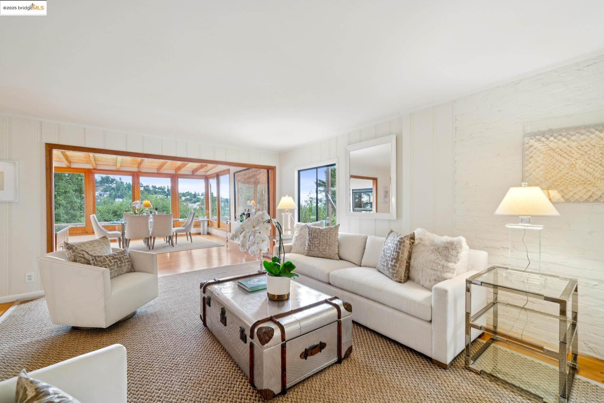Detail Gallery Image 4 of 50 For 6258 Crown Ave, Oakland,  CA 94611 - 3 Beds | 3 Baths