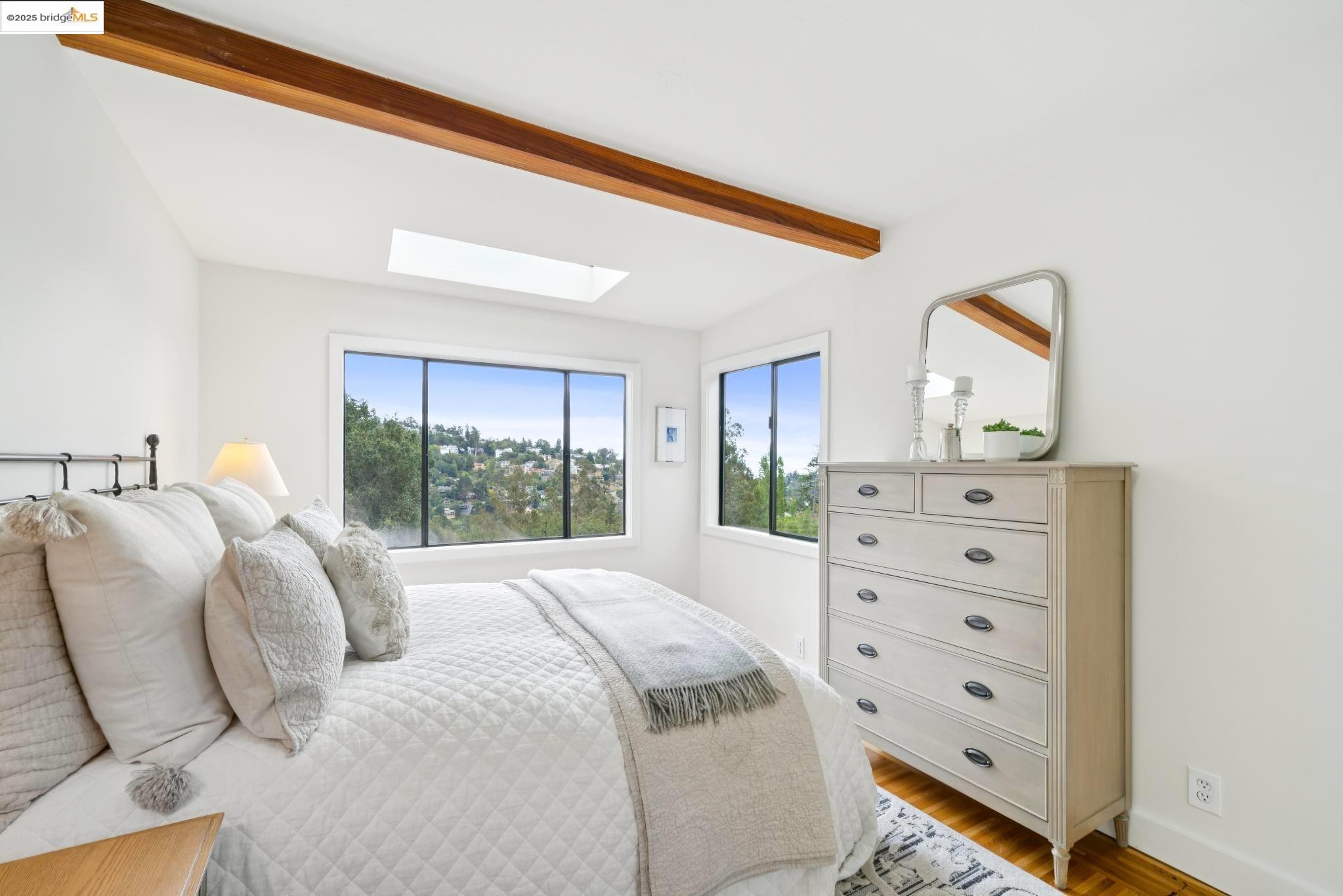 Detail Gallery Image 33 of 50 For 6258 Crown Ave, Oakland,  CA 94611 - 3 Beds | 3 Baths