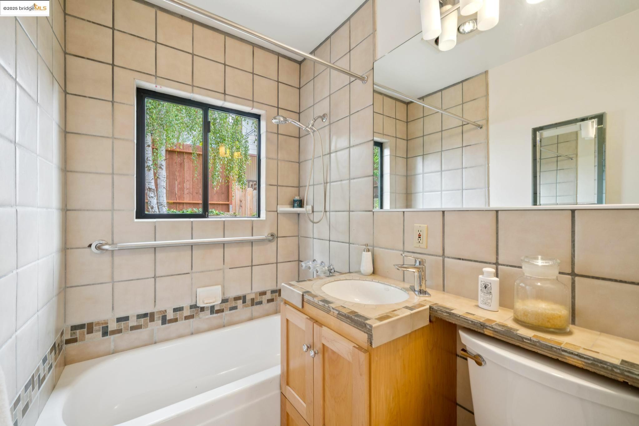 Detail Gallery Image 34 of 50 For 6258 Crown Ave, Oakland,  CA 94611 - 3 Beds | 3 Baths