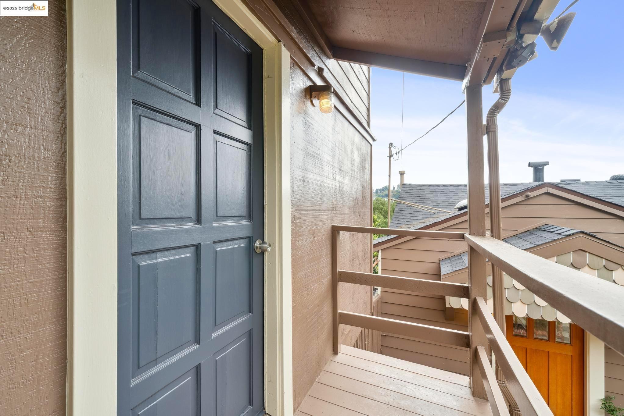Detail Gallery Image 35 of 50 For 6258 Crown Ave, Oakland,  CA 94611 - 3 Beds | 3 Baths