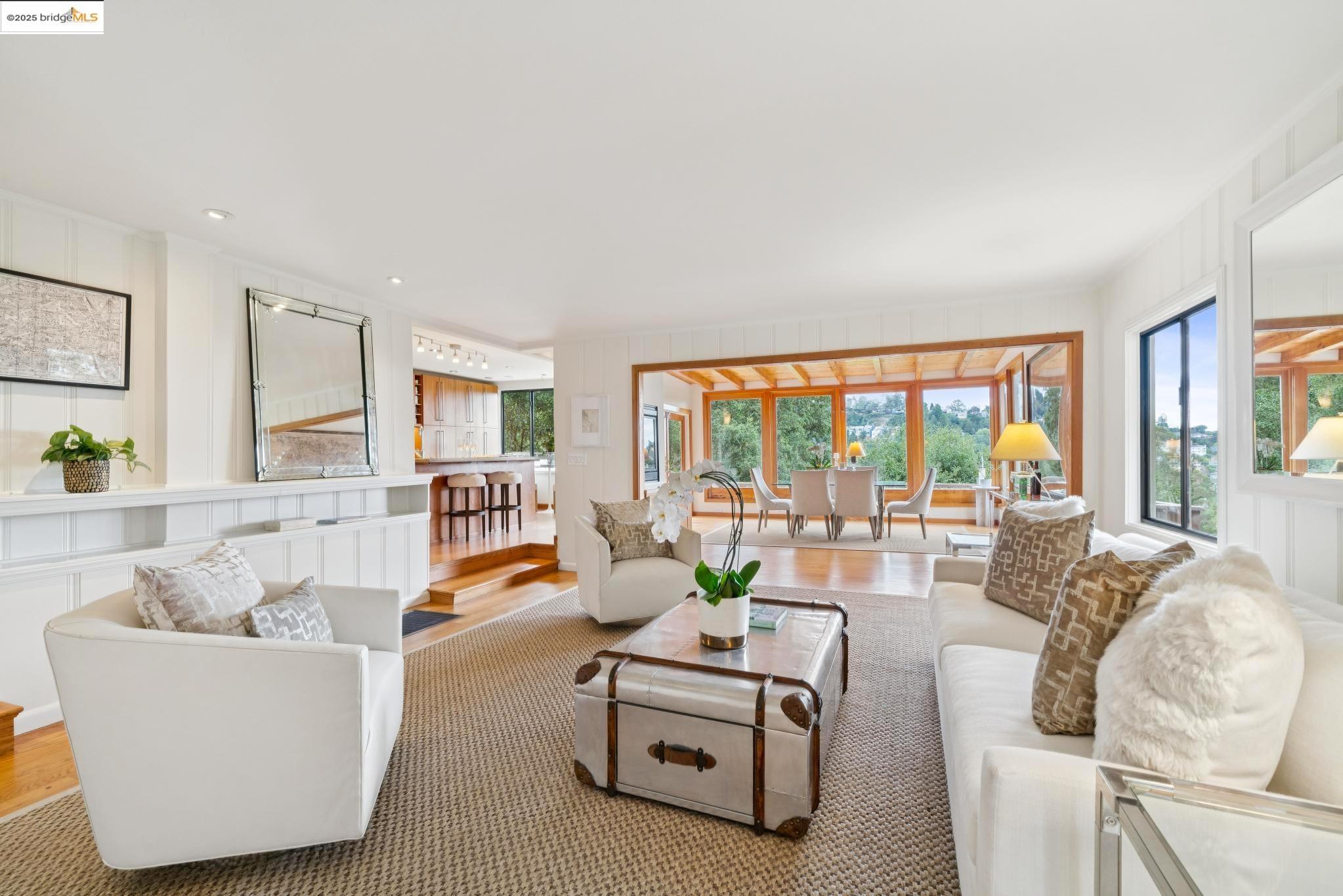 Detail Gallery Image 5 of 50 For 6258 Crown Ave, Oakland,  CA 94611 - 3 Beds | 3 Baths