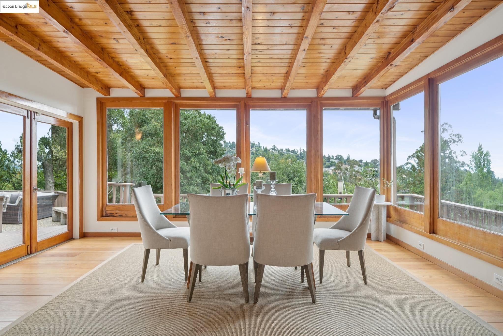 Detail Gallery Image 9 of 50 For 6258 Crown Ave, Oakland,  CA 94611 - 3 Beds | 3 Baths