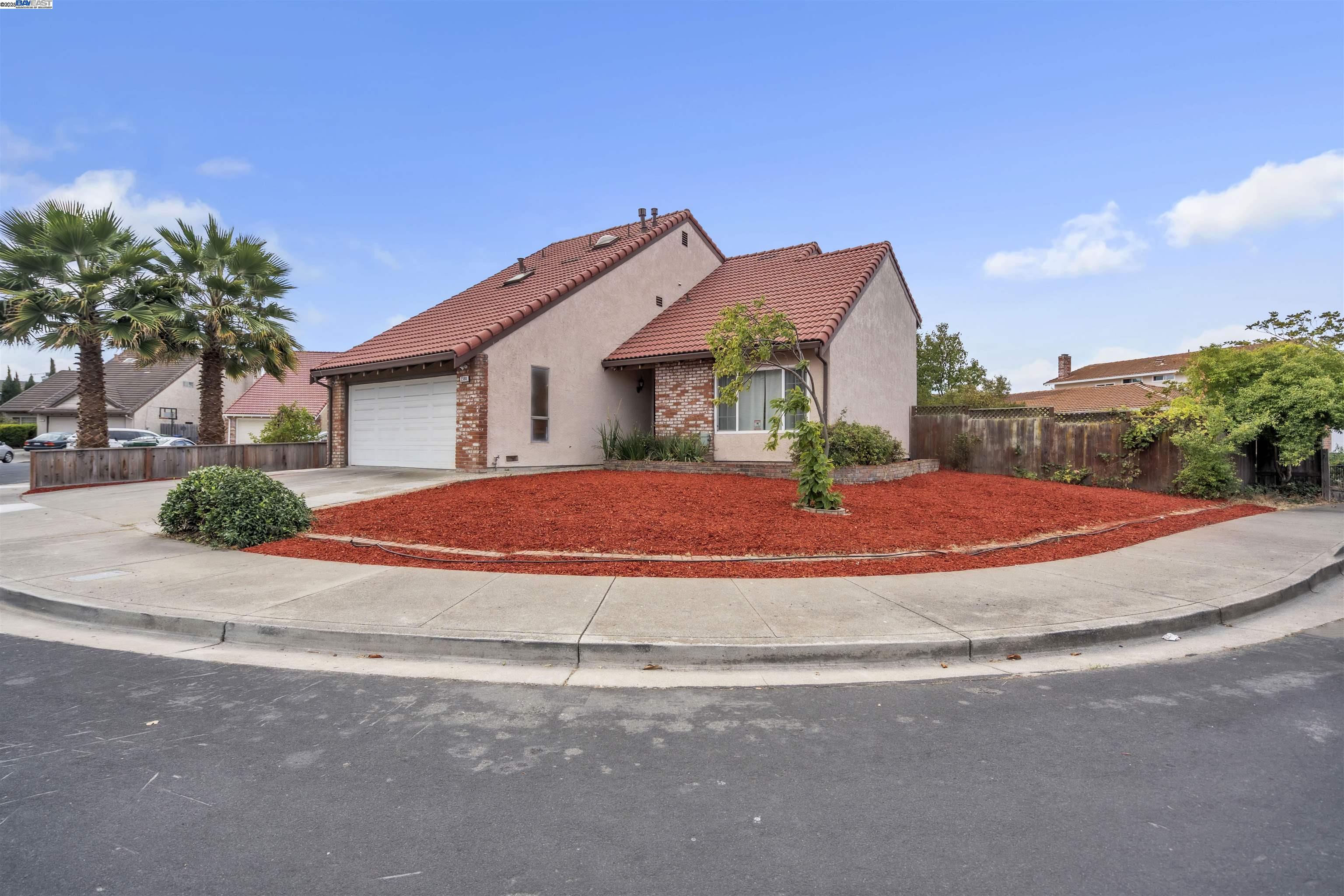 Detail Gallery Image 2 of 46 For 2380 Cabrillo Dr, Hayward,  CA 94545 - 4 Beds | 2/1 Baths