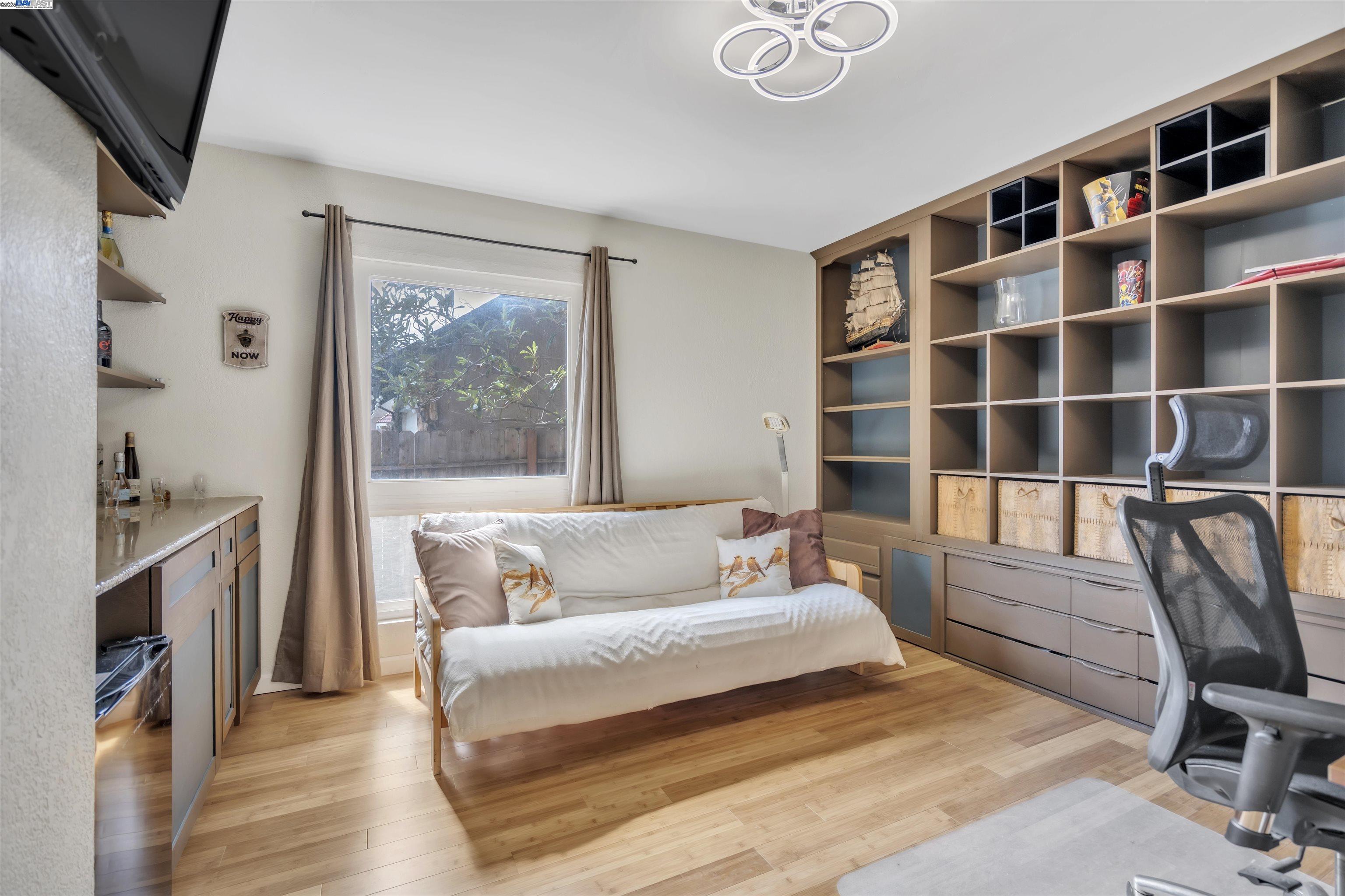 Detail Gallery Image 13 of 46 For 2380 Cabrillo Dr, Hayward,  CA 94545 - 4 Beds | 2/1 Baths