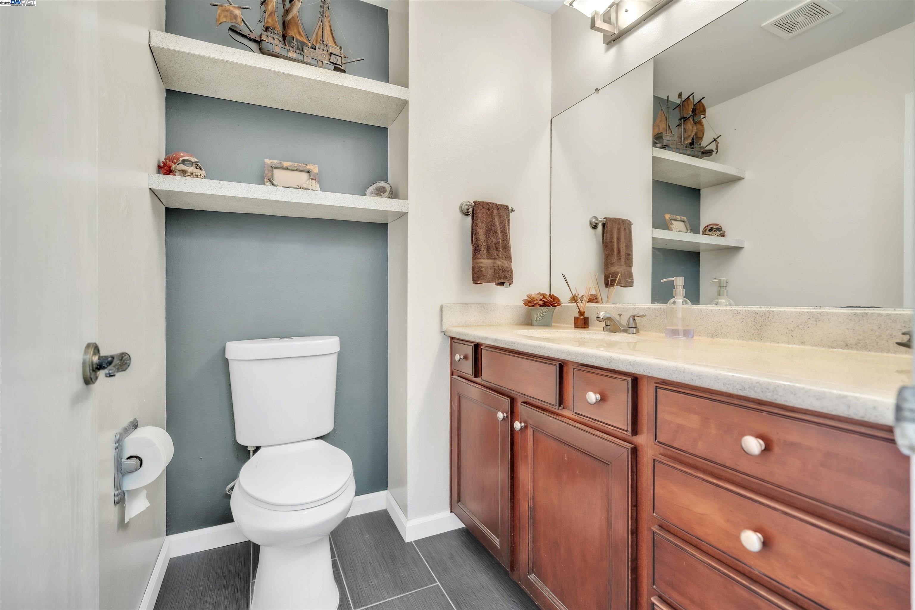 Detail Gallery Image 16 of 46 For 2380 Cabrillo Dr, Hayward,  CA 94545 - 4 Beds | 2/1 Baths