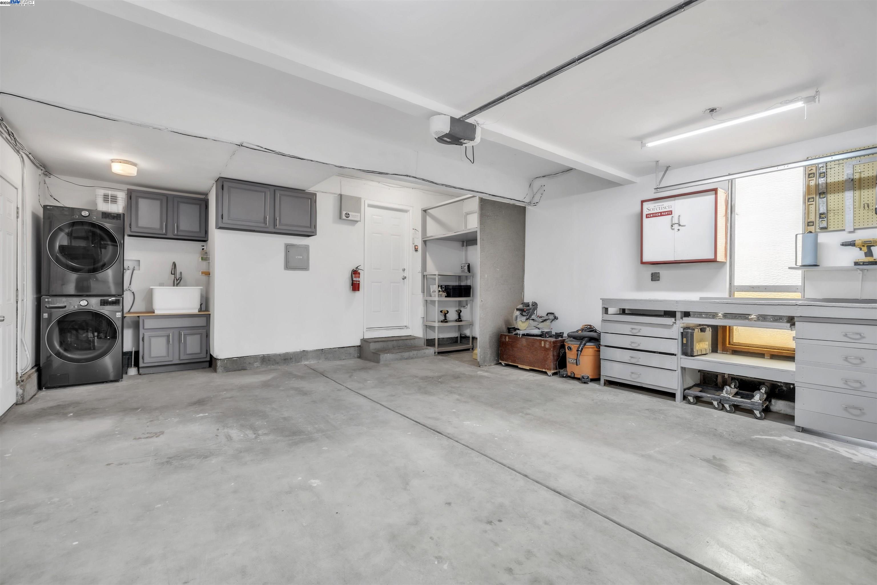 Detail Gallery Image 17 of 46 For 2380 Cabrillo Dr, Hayward,  CA 94545 - 4 Beds | 2/1 Baths
