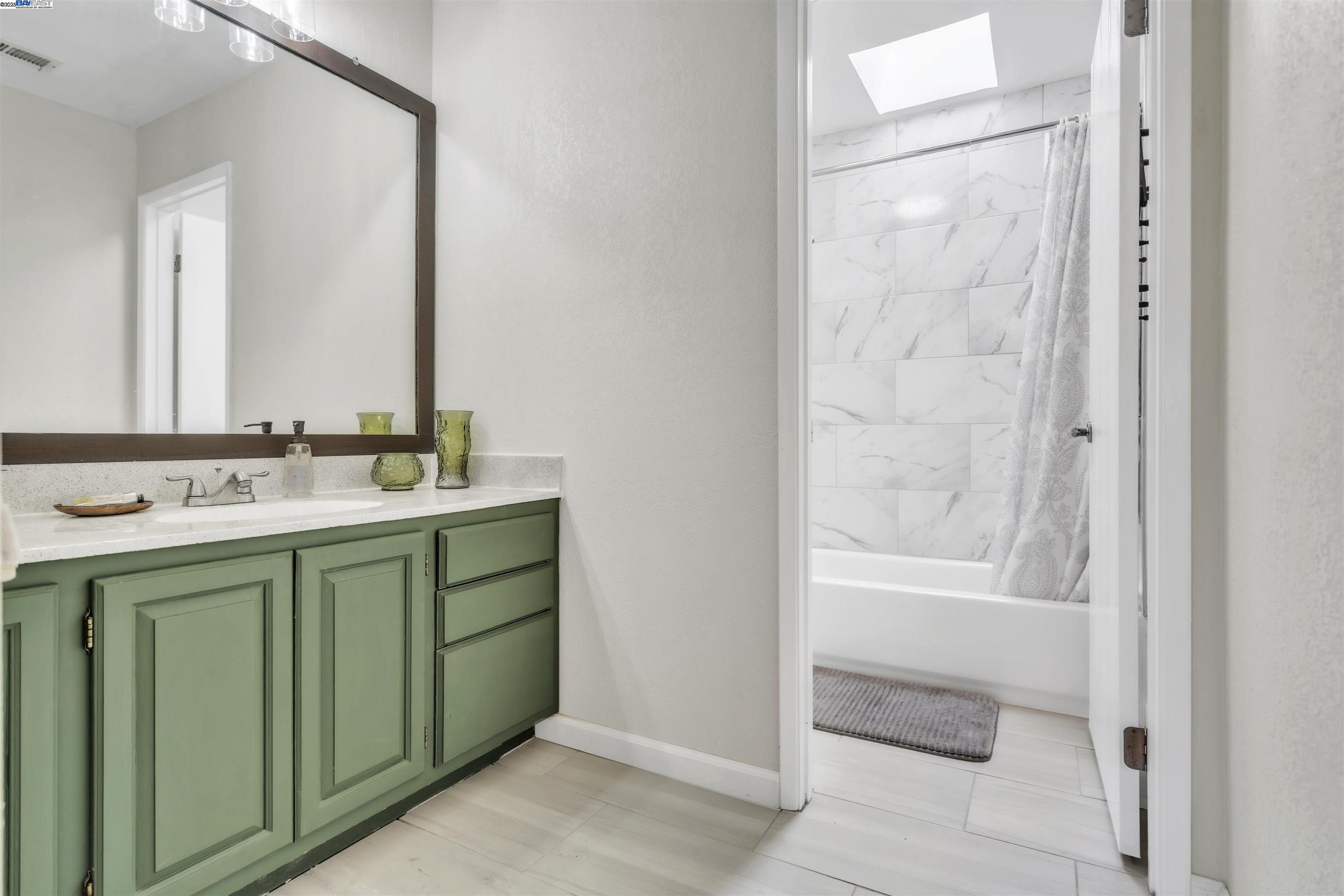 Detail Gallery Image 20 of 46 For 2380 Cabrillo Dr, Hayward,  CA 94545 - 4 Beds | 2/1 Baths