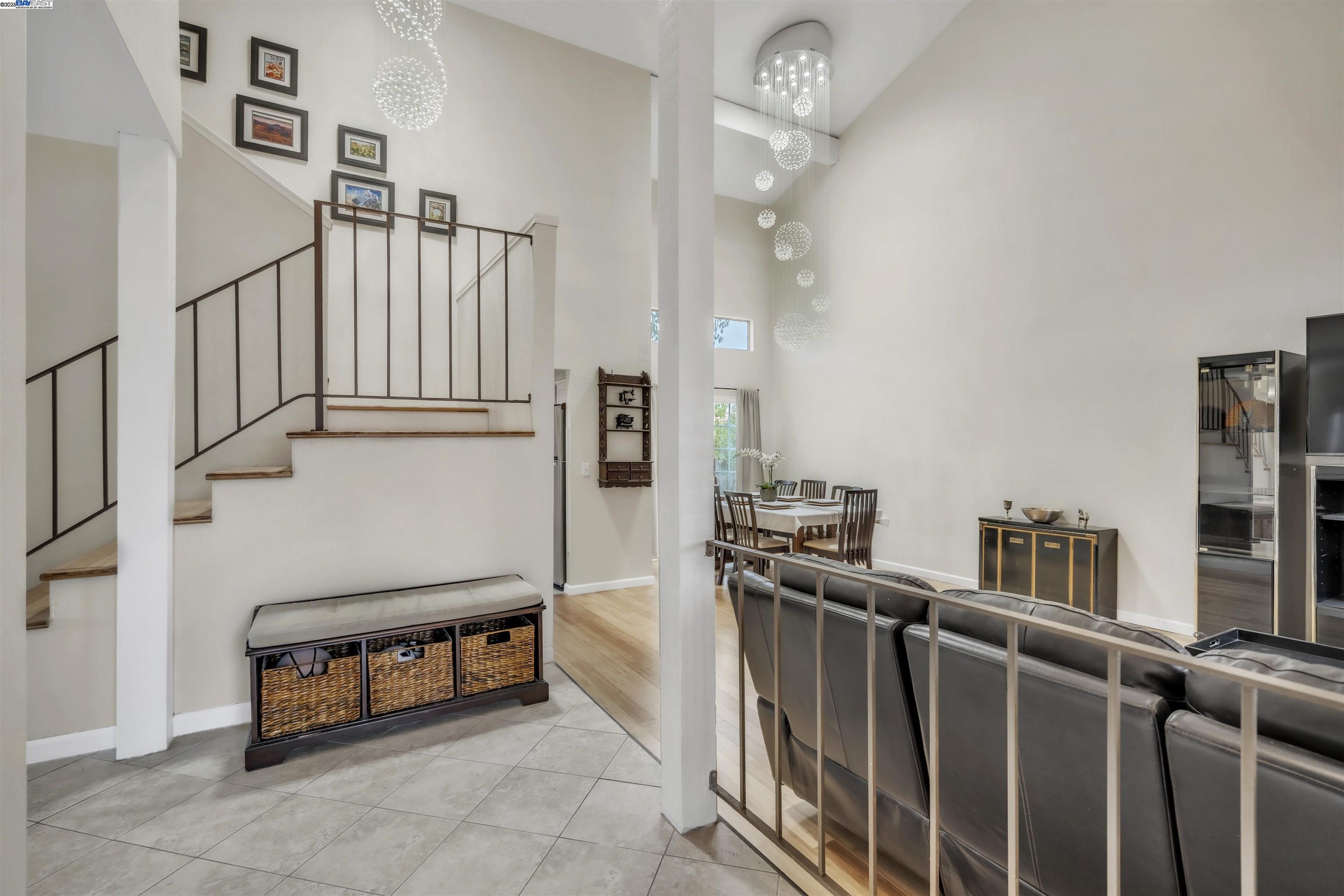Detail Gallery Image 3 of 46 For 2380 Cabrillo Dr, Hayward,  CA 94545 - 4 Beds | 2/1 Baths