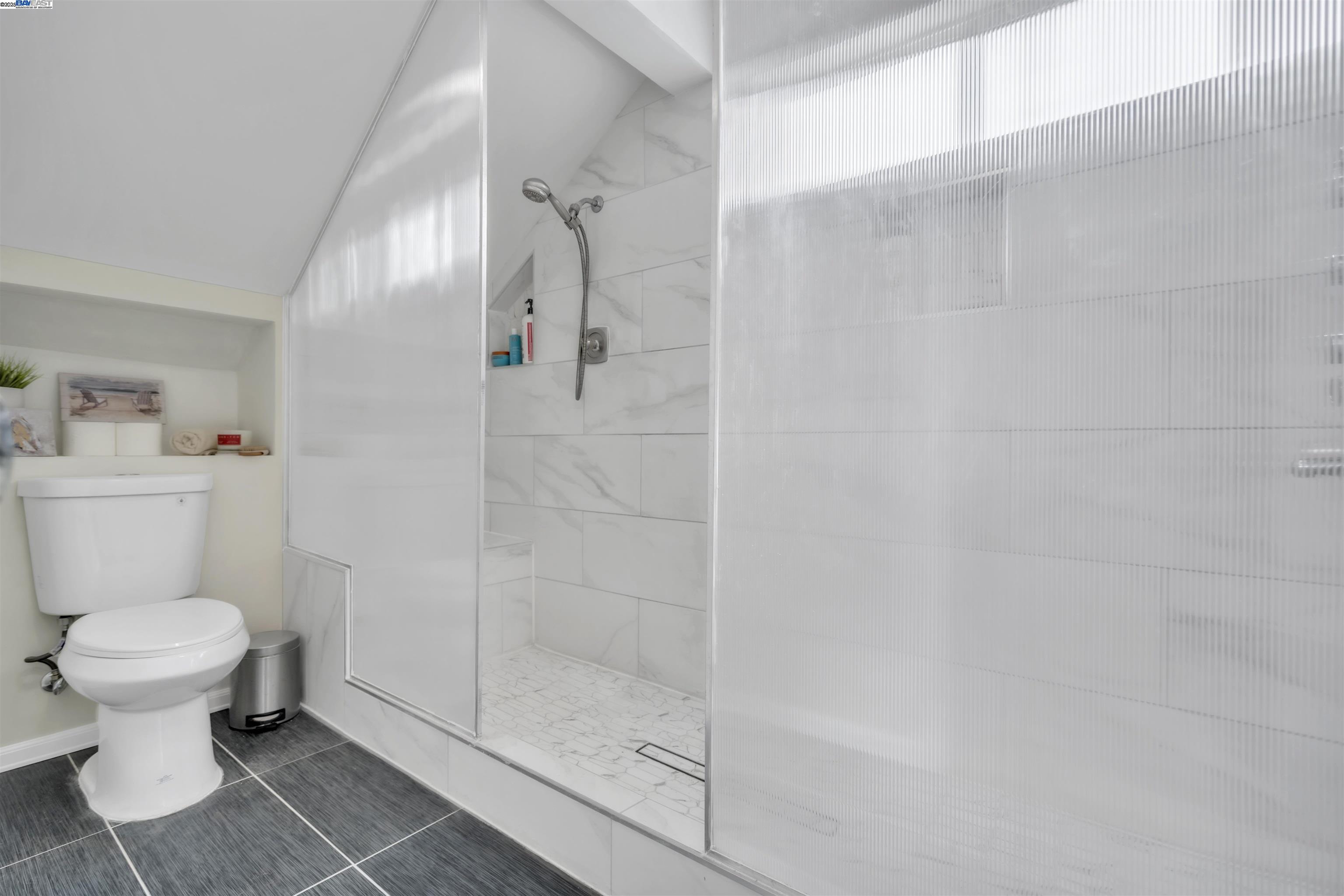 Detail Gallery Image 27 of 46 For 2380 Cabrillo Dr, Hayward,  CA 94545 - 4 Beds | 2/1 Baths