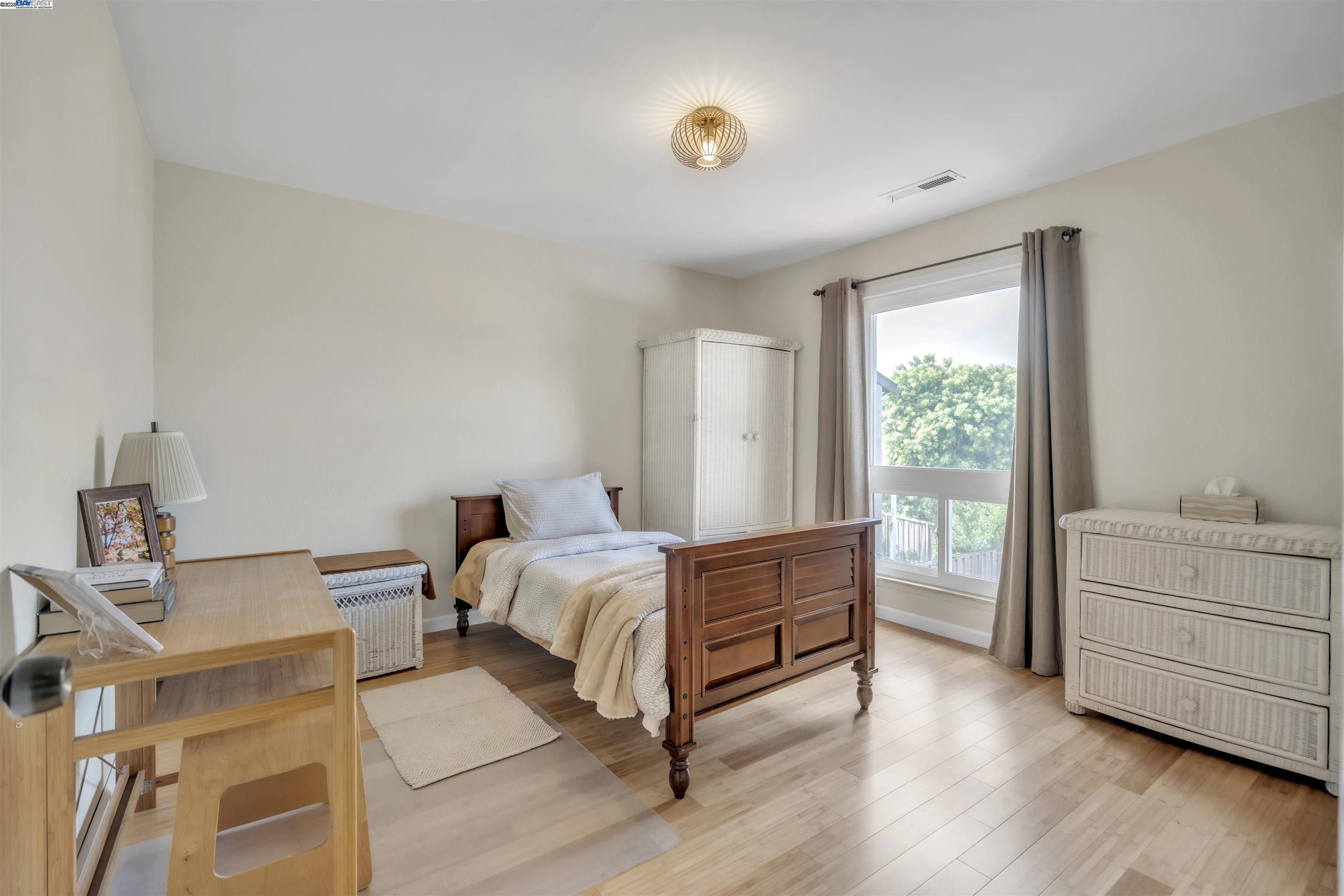 Detail Gallery Image 28 of 46 For 2380 Cabrillo Dr, Hayward,  CA 94545 - 4 Beds | 2/1 Baths