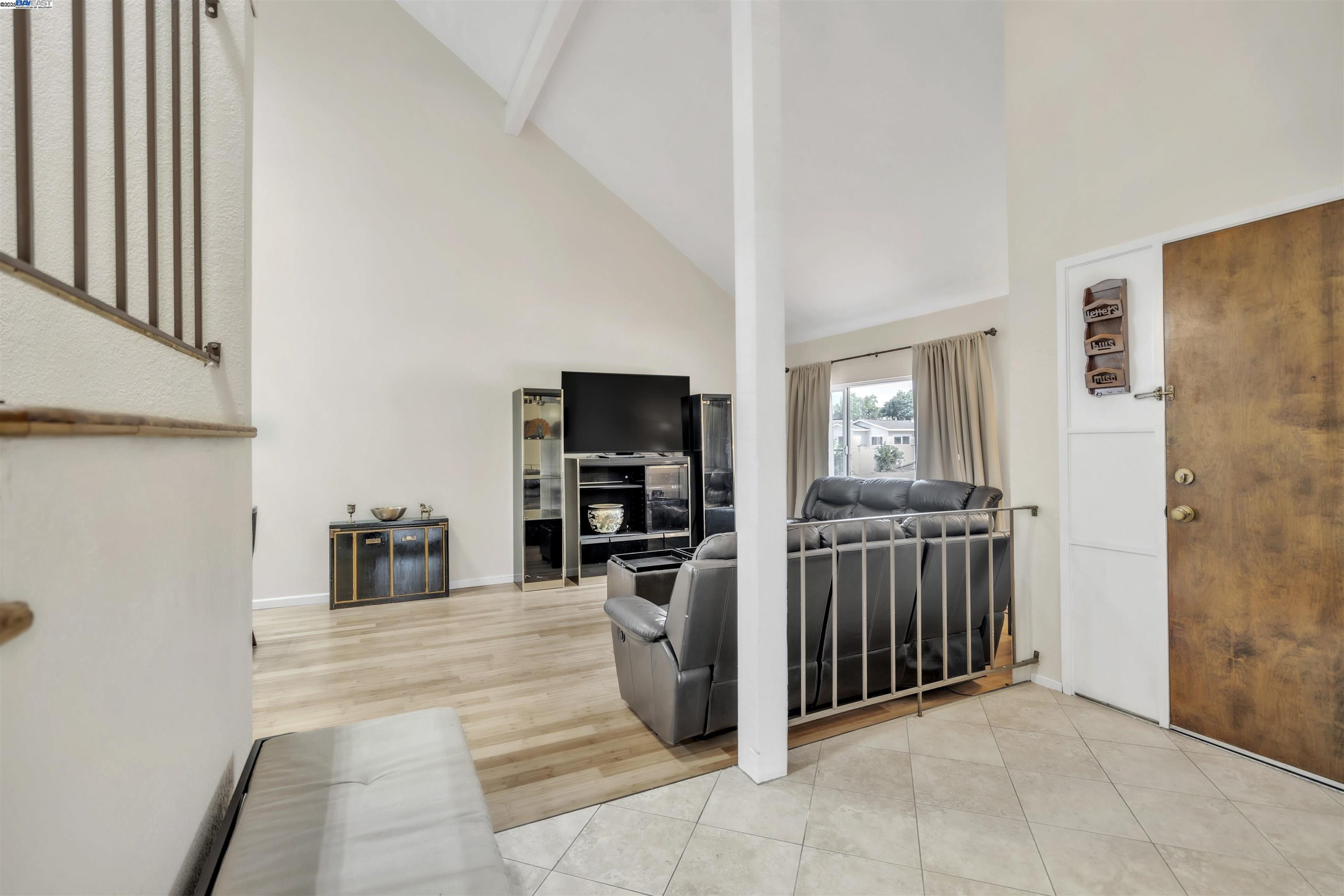 Detail Gallery Image 4 of 46 For 2380 Cabrillo Dr, Hayward,  CA 94545 - 4 Beds | 2/1 Baths