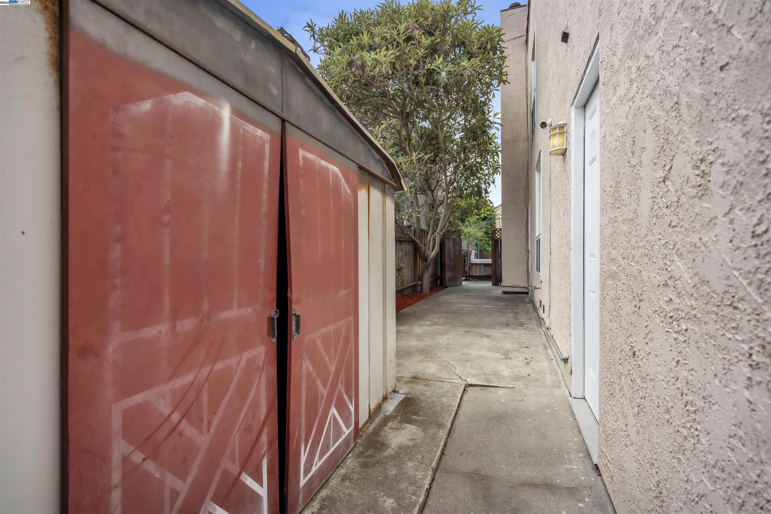 Detail Gallery Image 33 of 46 For 2380 Cabrillo Dr, Hayward,  CA 94545 - 4 Beds | 2/1 Baths