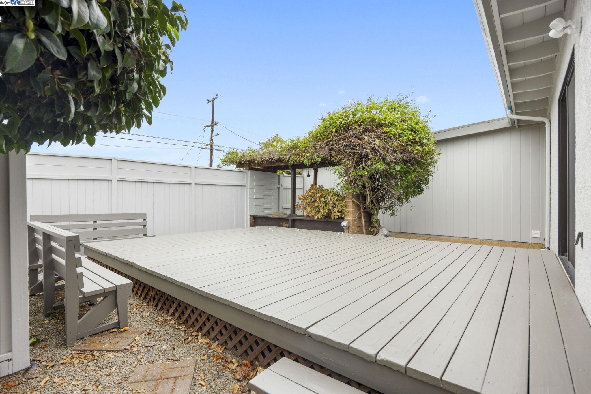 Detail Gallery Image 3 of 31 For 24626 Willimet Way, Hayward,  CA 94544 - 3 Beds | 2 Baths