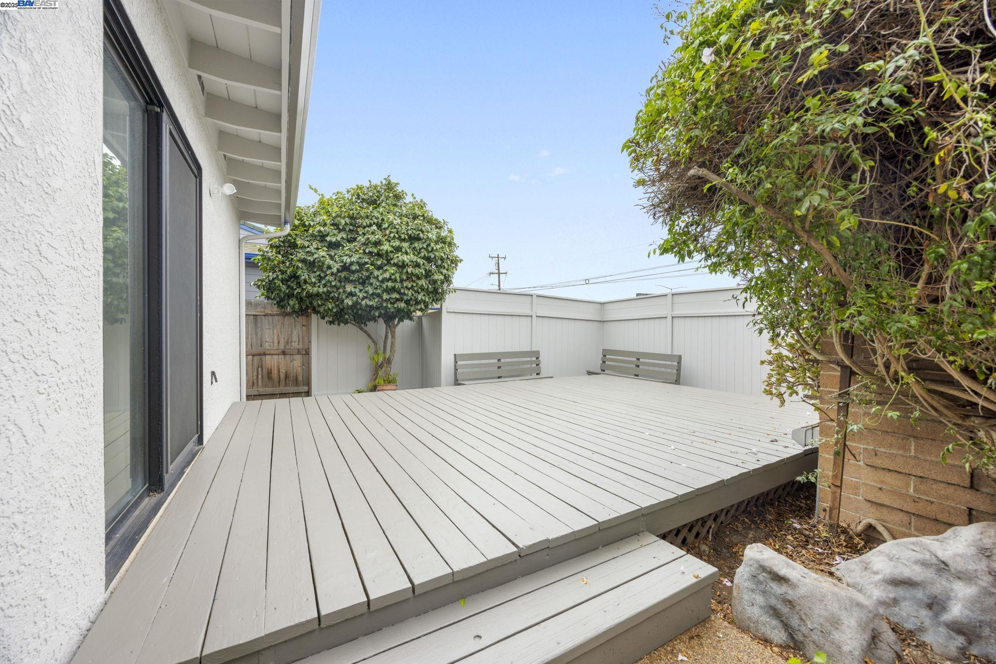 Detail Gallery Image 4 of 31 For 24626 Willimet Way, Hayward,  CA 94544 - 3 Beds | 2 Baths