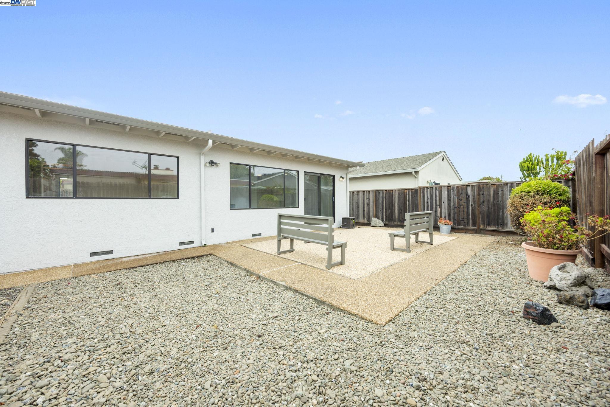 Detail Gallery Image 6 of 31 For 24626 Willimet Way, Hayward,  CA 94544 - 3 Beds | 2 Baths