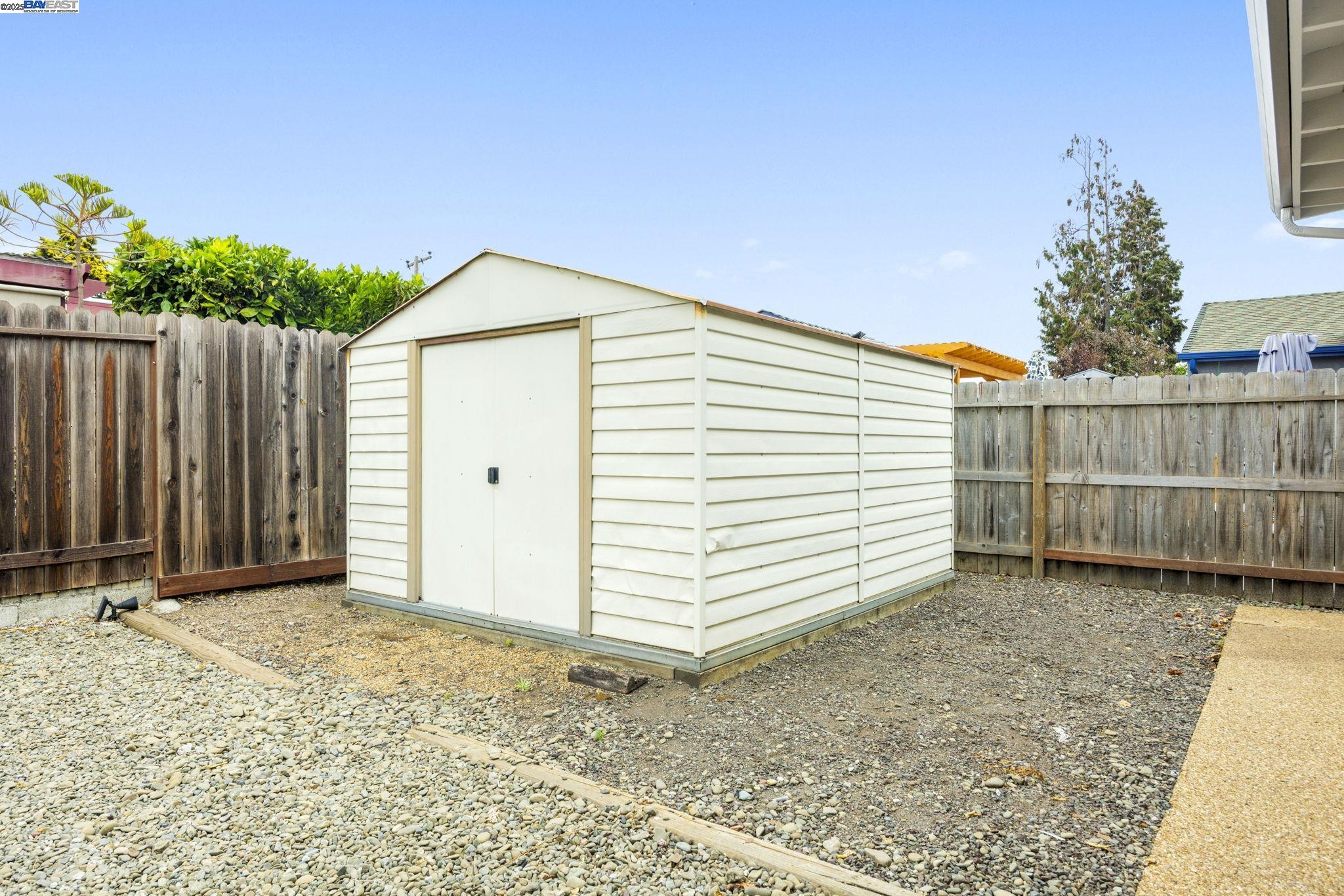 Detail Gallery Image 8 of 31 For 24626 Willimet Way, Hayward,  CA 94544 - 3 Beds | 2 Baths