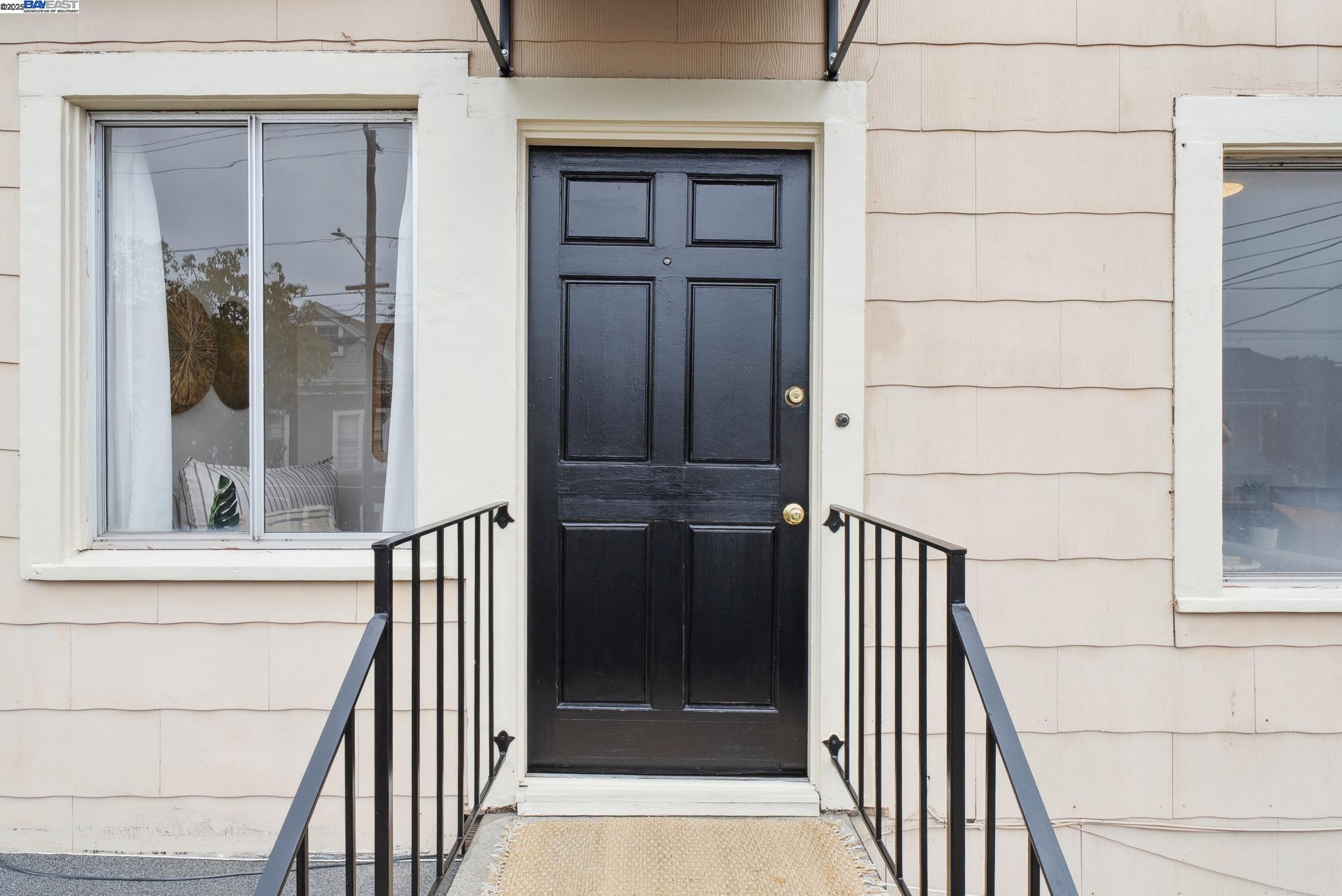Detail Gallery Image 2 of 36 For 1805 Eagle Ave, Alameda,  CA 94501 - – Beds | – Baths