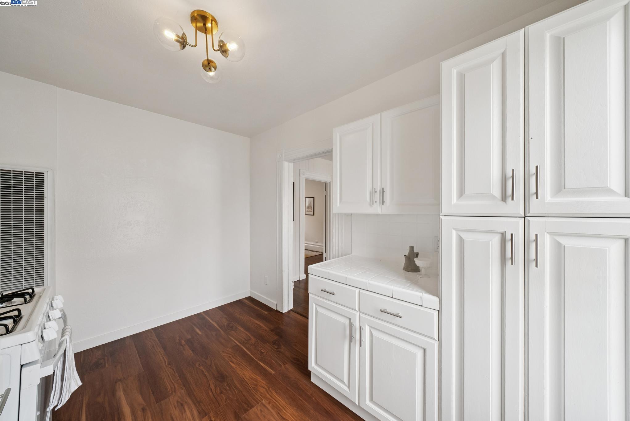 Detail Gallery Image 12 of 36 For 1805 Eagle Ave, Alameda,  CA 94501 - – Beds | – Baths
