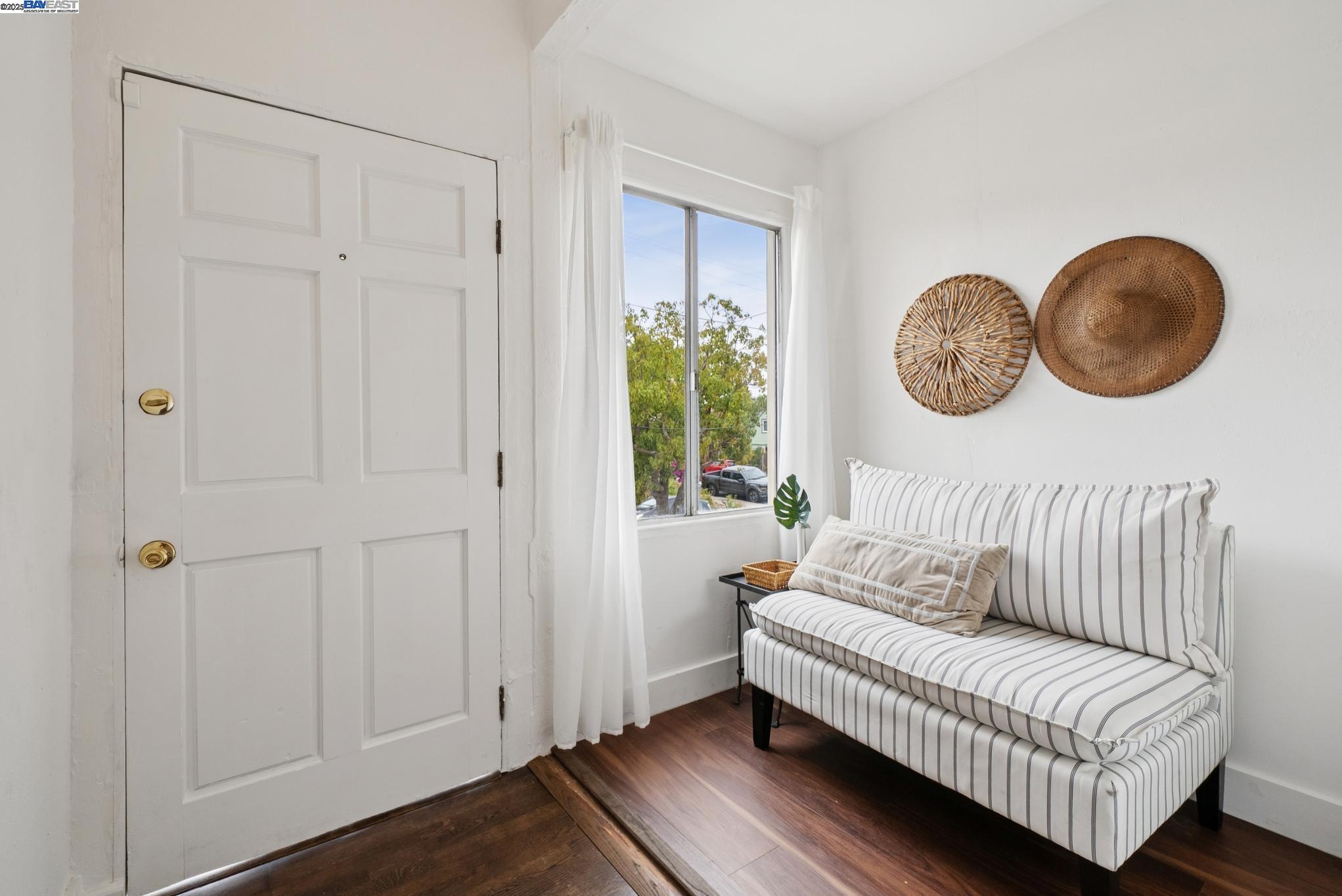 Detail Gallery Image 4 of 36 For 1805 Eagle Ave, Alameda,  CA 94501 - – Beds | – Baths