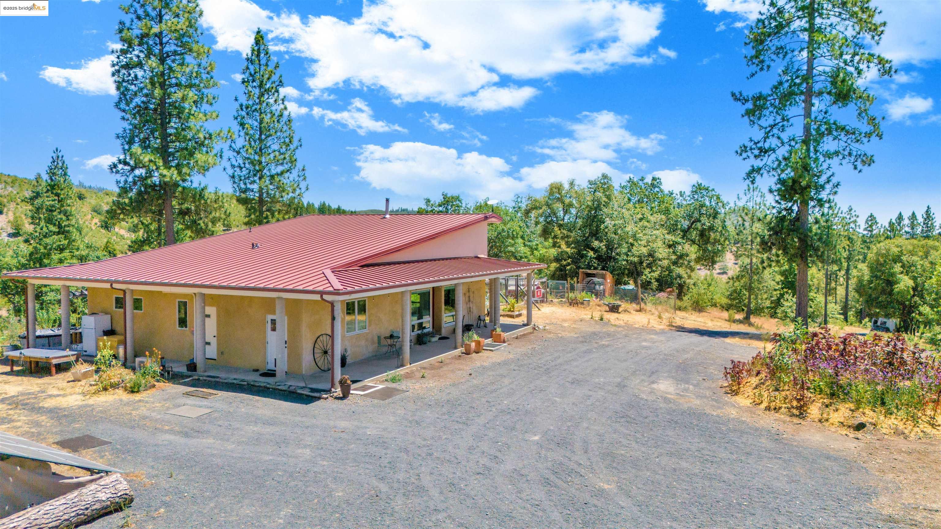 Detail Gallery Image 1 of 24 For 9935 Jackass Creek Rd, Groveland,  CA 95321 - 1 Beds | 2 Baths