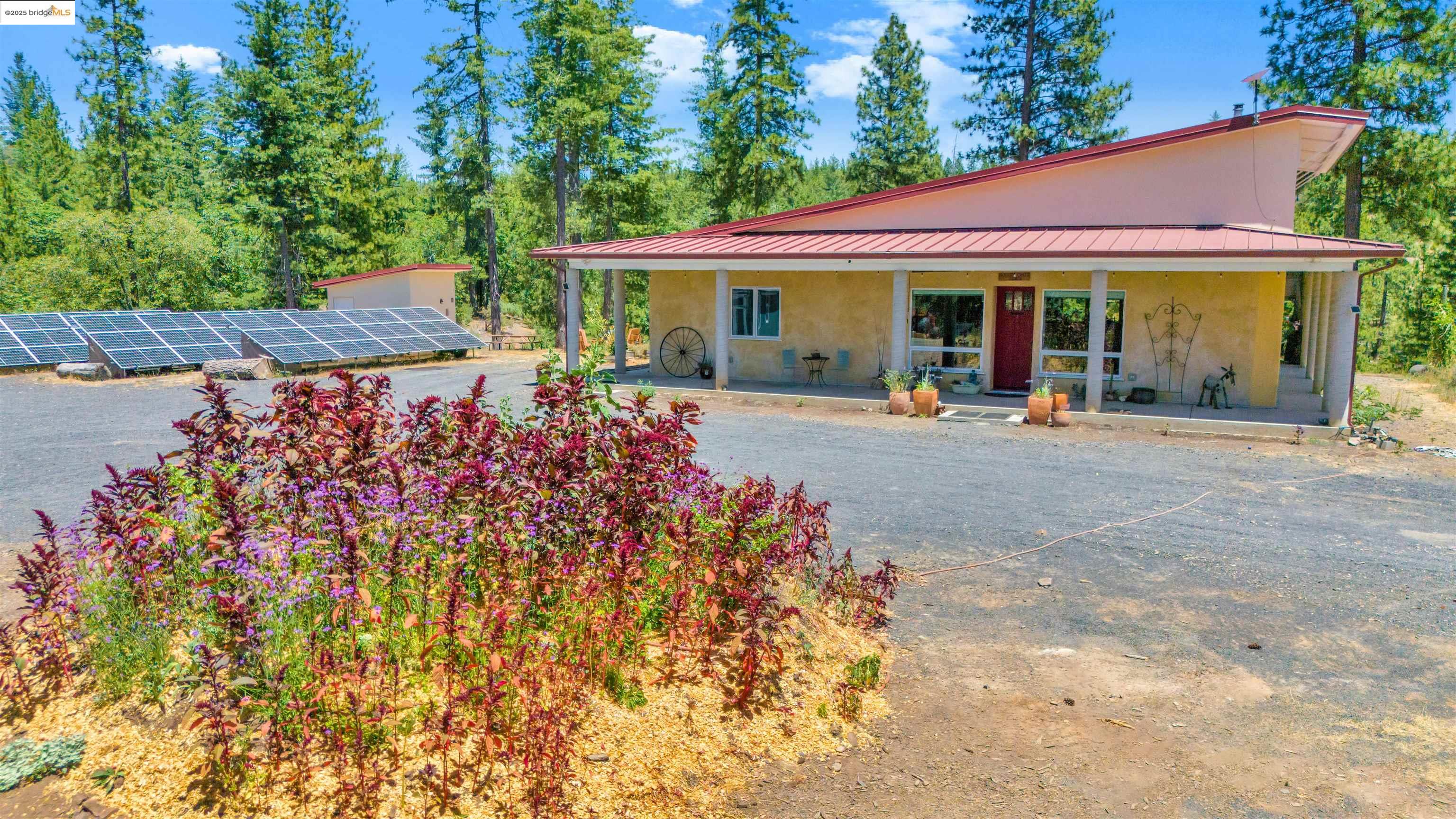 Detail Gallery Image 2 of 24 For 9935 Jackass Creek Rd, Groveland,  CA 95321 - 1 Beds | 2 Baths