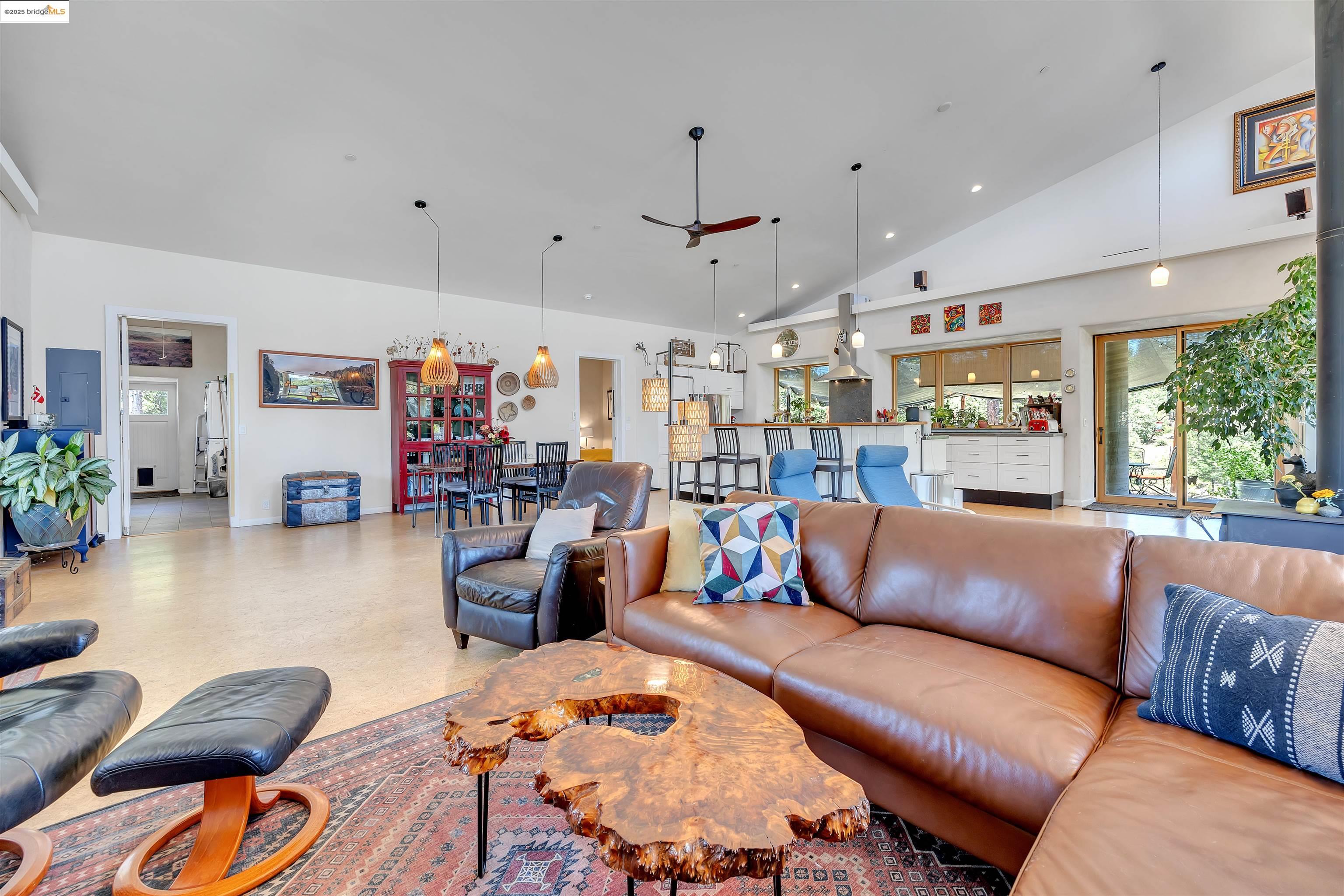 Detail Gallery Image 13 of 24 For 9935 Jackass Creek Rd, Groveland,  CA 95321 - 1 Beds | 2 Baths