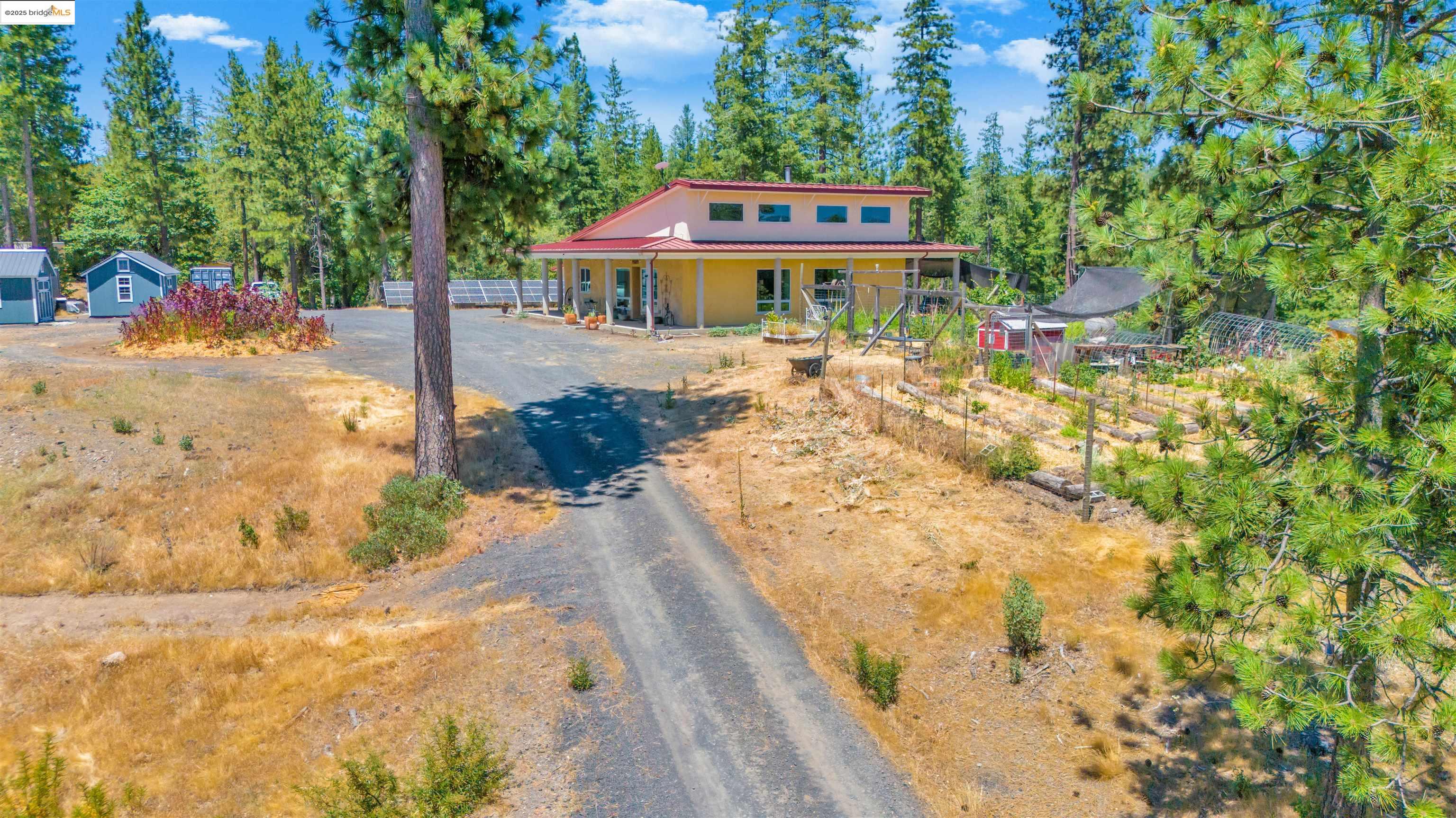 Detail Gallery Image 3 of 24 For 9935 Jackass Creek Rd, Groveland,  CA 95321 - 1 Beds | 2 Baths