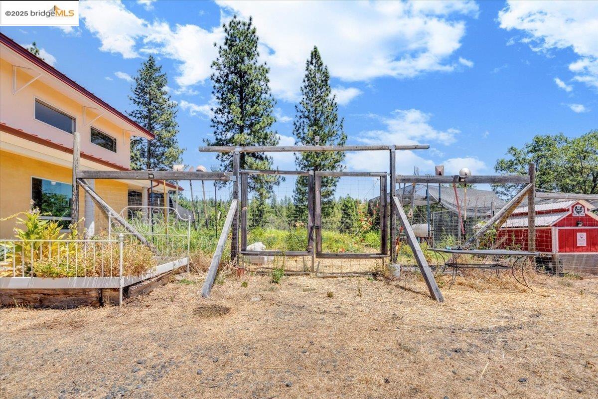 Detail Gallery Image 36 of 44 For 9935 Jackass Creek Rd, Groveland,  CA 95321 - 1 Beds | 2 Baths