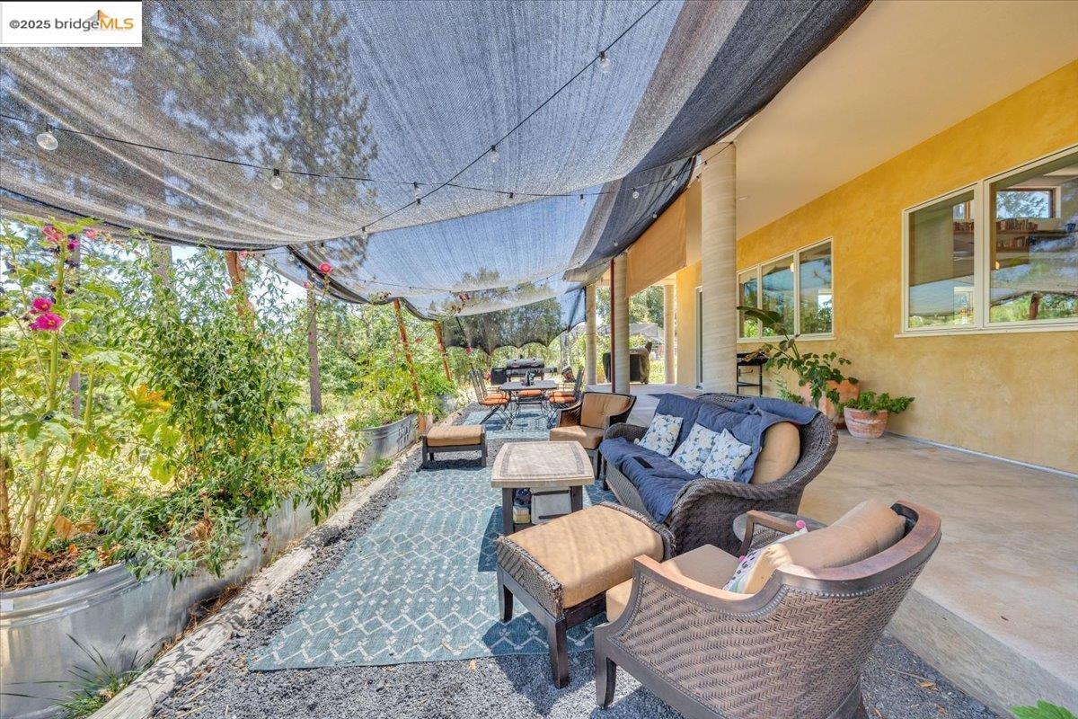 Detail Gallery Image 38 of 44 For 9935 Jackass Creek Rd, Groveland,  CA 95321 - 1 Beds | 2 Baths