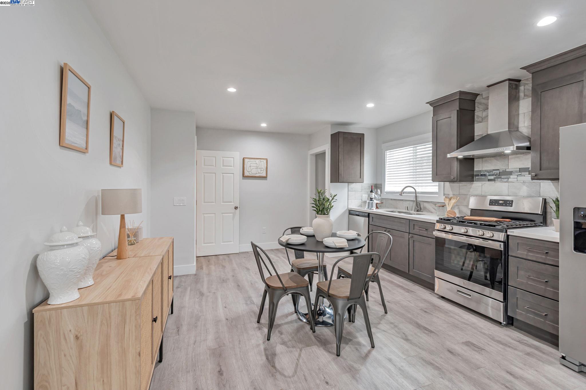 Detail Gallery Image 12 of 38 For 5444 Bancroft, Oakland,  CA 94601 - 4 Beds | 3 Baths