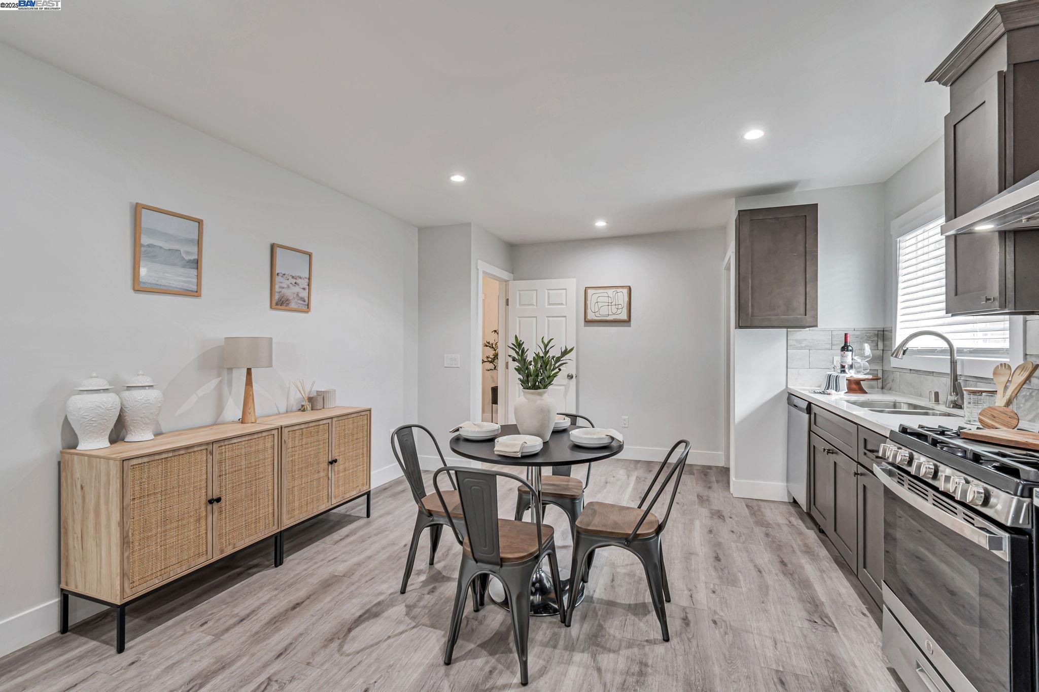 Detail Gallery Image 13 of 38 For 5444 Bancroft, Oakland,  CA 94601 - 4 Beds | 3 Baths