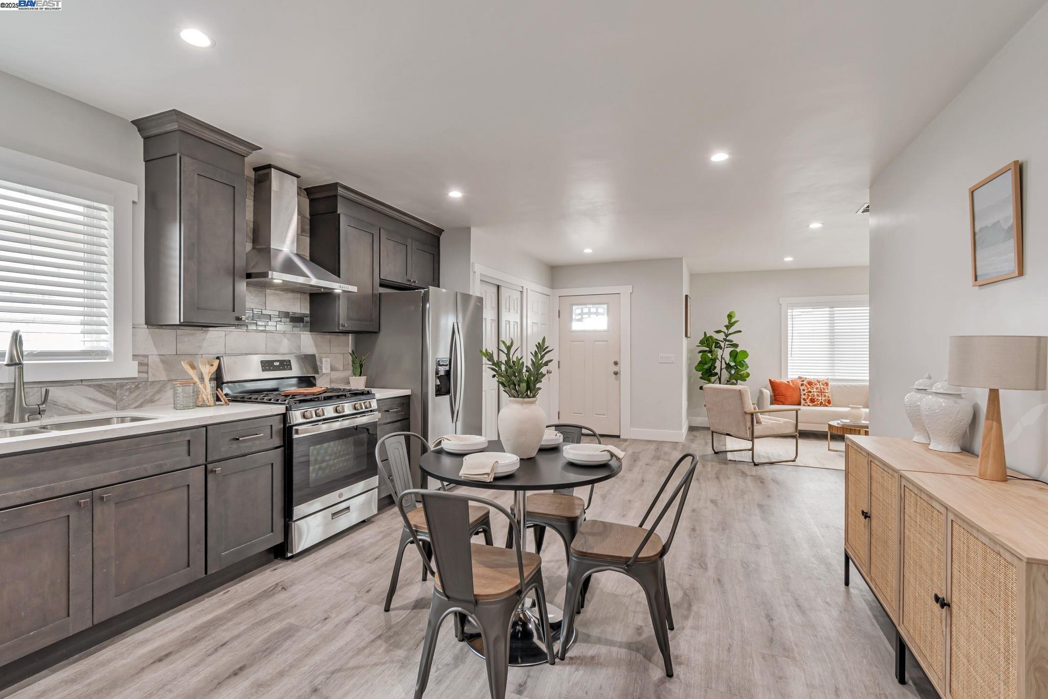 Detail Gallery Image 14 of 38 For 5444 Bancroft, Oakland,  CA 94601 - 4 Beds | 3 Baths