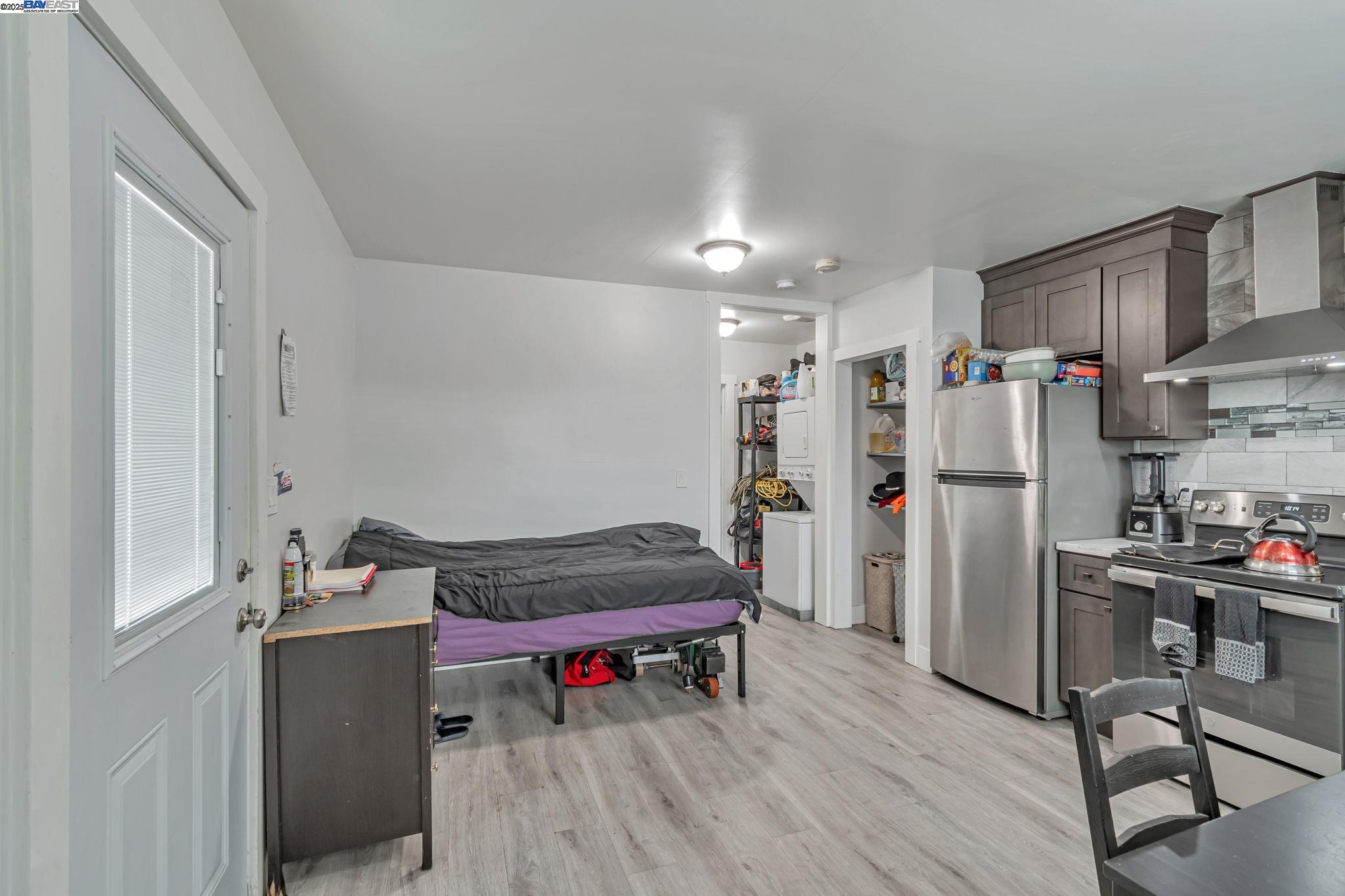 Detail Gallery Image 16 of 38 For 5444 Bancroft, Oakland,  CA 94601 - 4 Beds | 3 Baths