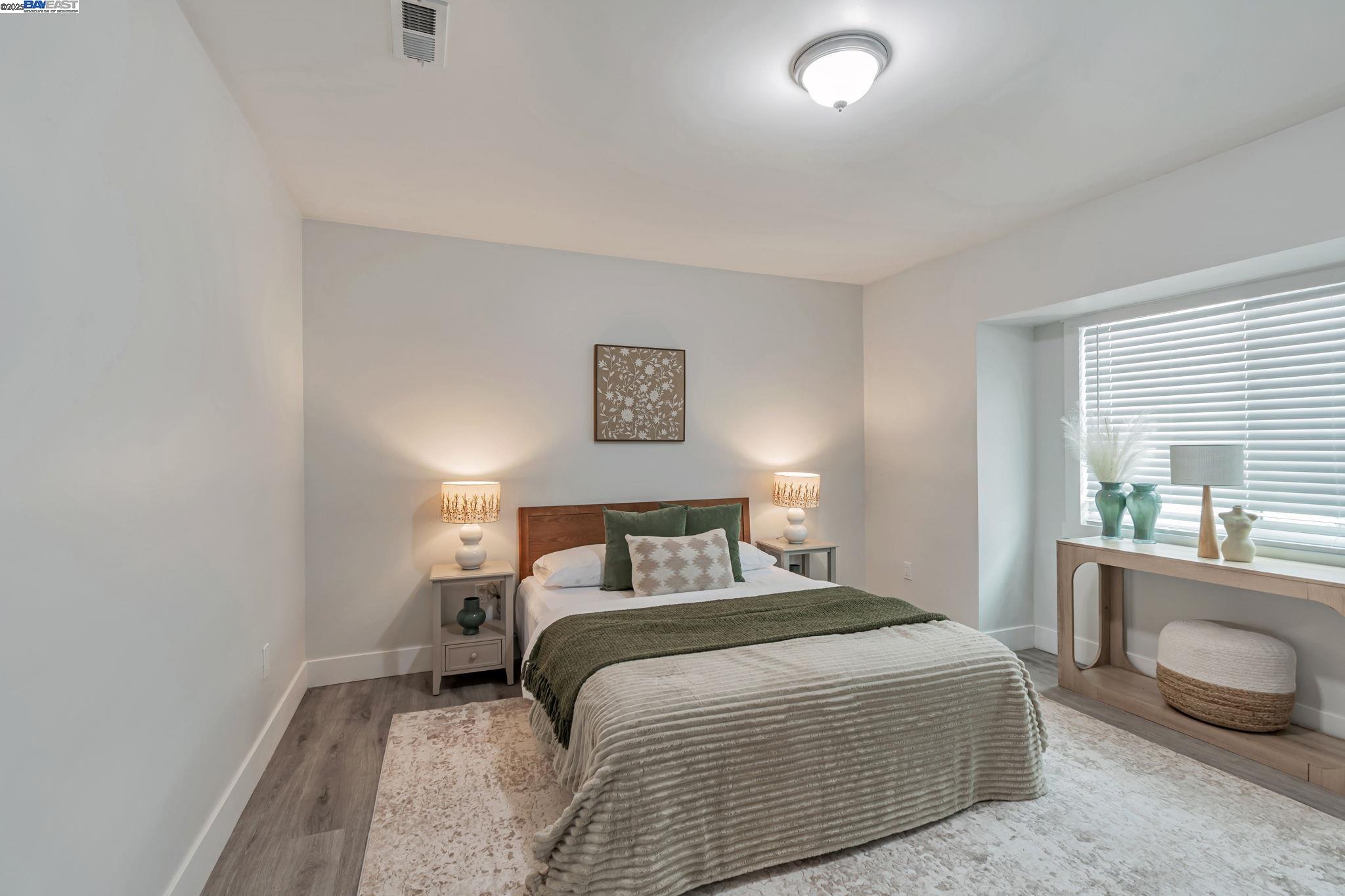 Detail Gallery Image 21 of 38 For 5444 Bancroft, Oakland,  CA 94601 - 4 Beds | 3 Baths