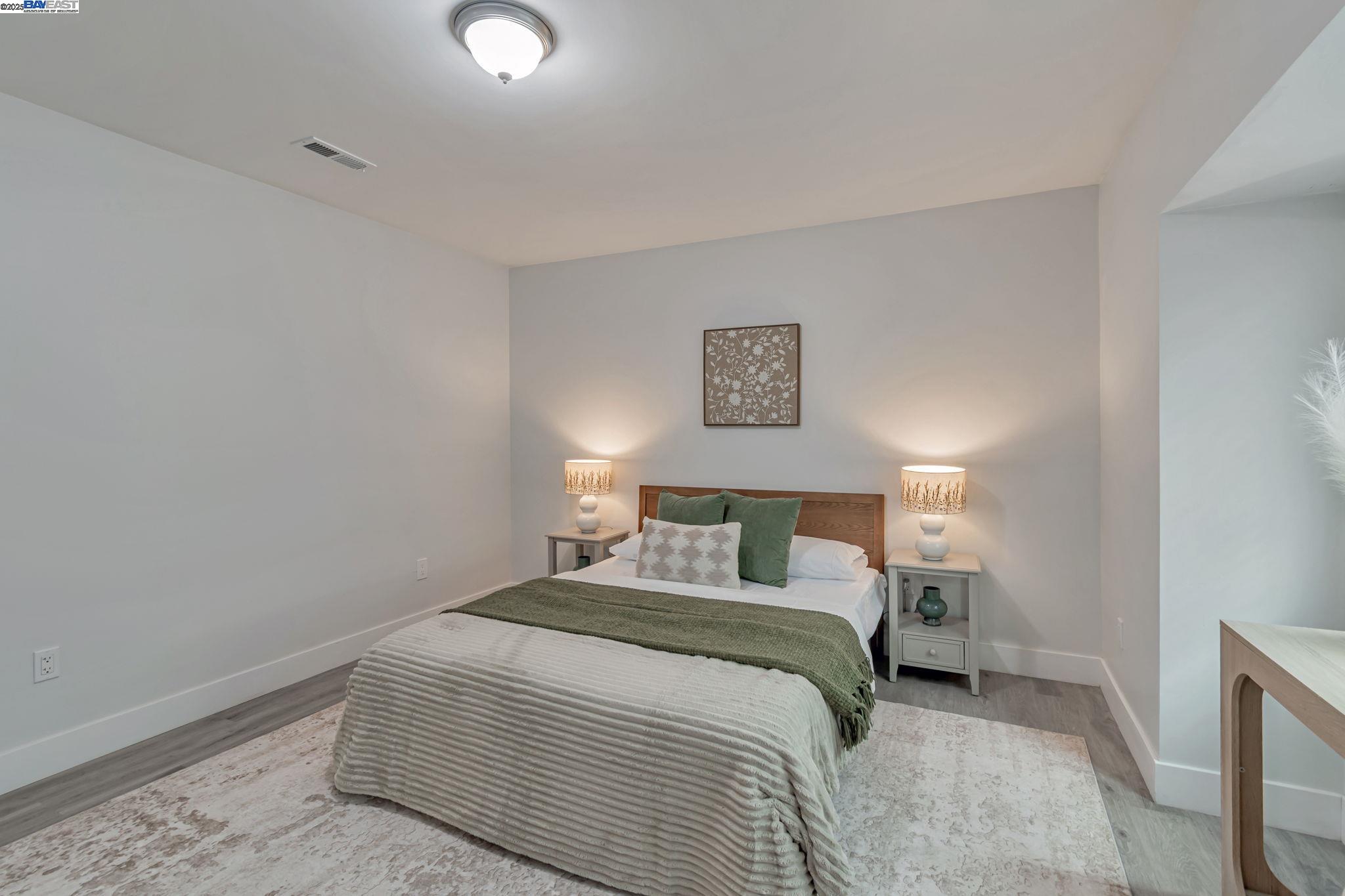 Detail Gallery Image 22 of 38 For 5444 Bancroft, Oakland,  CA 94601 - 4 Beds | 3 Baths