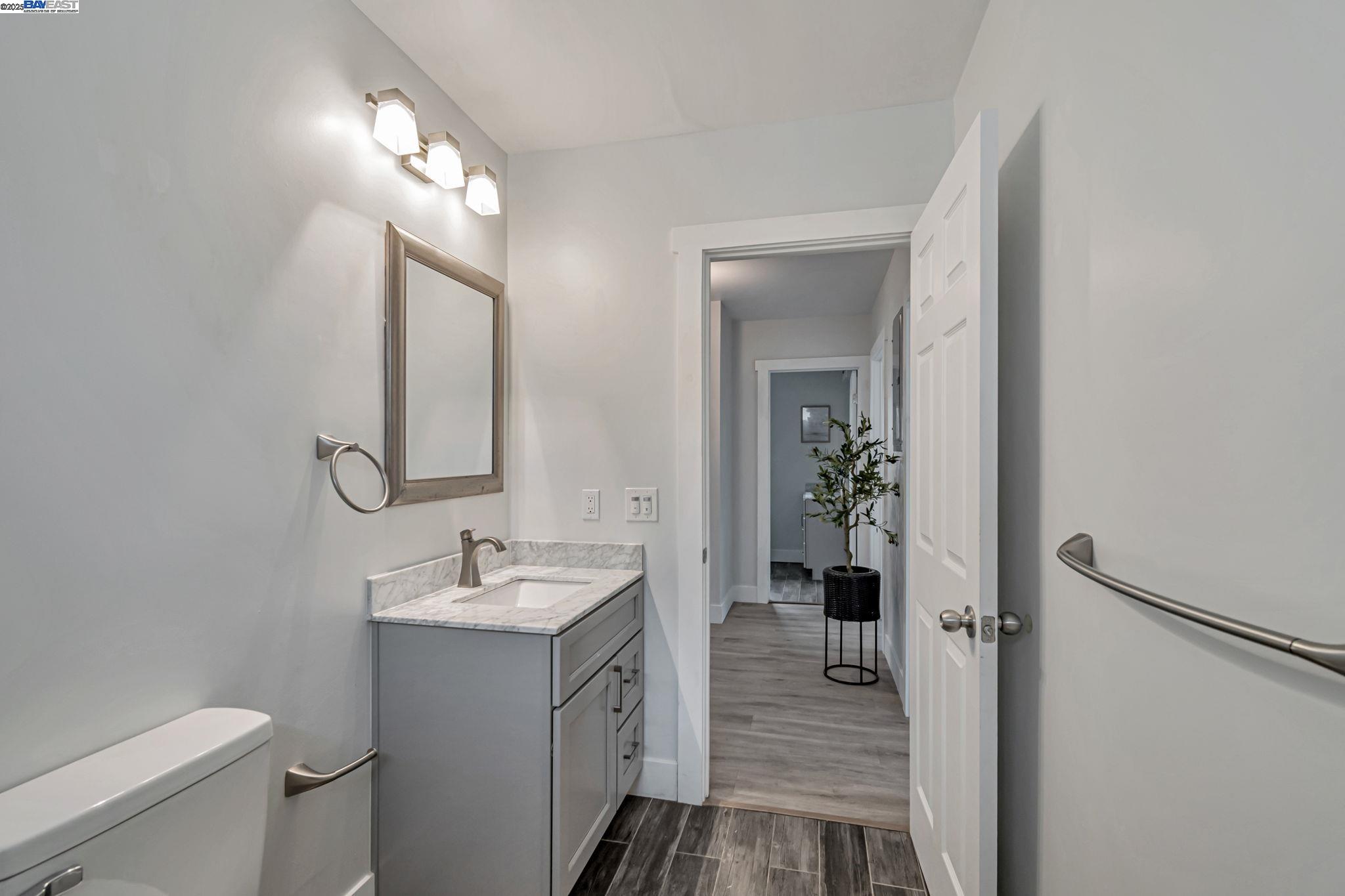 Detail Gallery Image 32 of 38 For 5444 Bancroft, Oakland,  CA 94601 - 4 Beds | 3 Baths