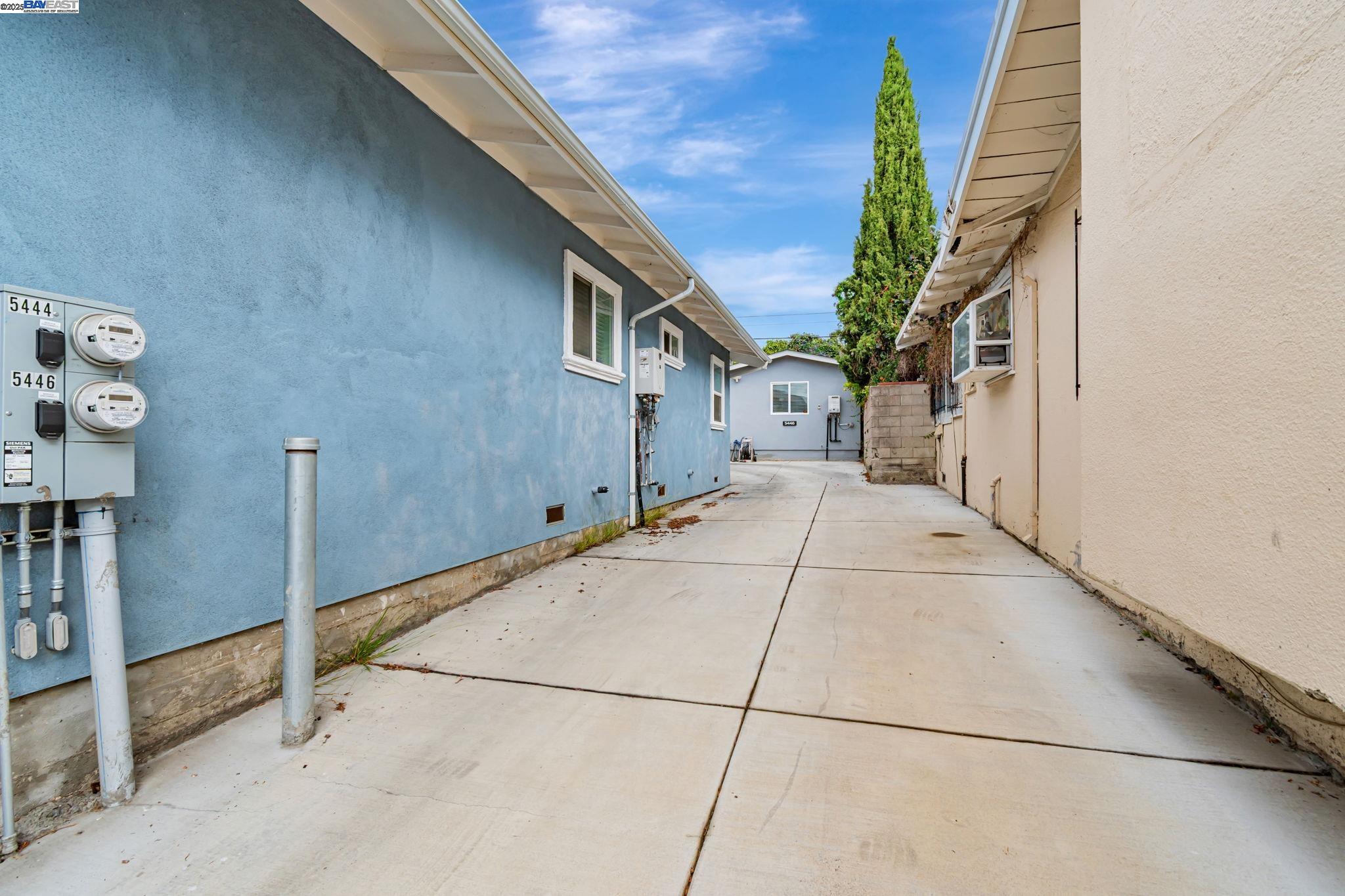 Detail Gallery Image 38 of 38 For 5444 Bancroft, Oakland,  CA 94601 - 4 Beds | 3 Baths
