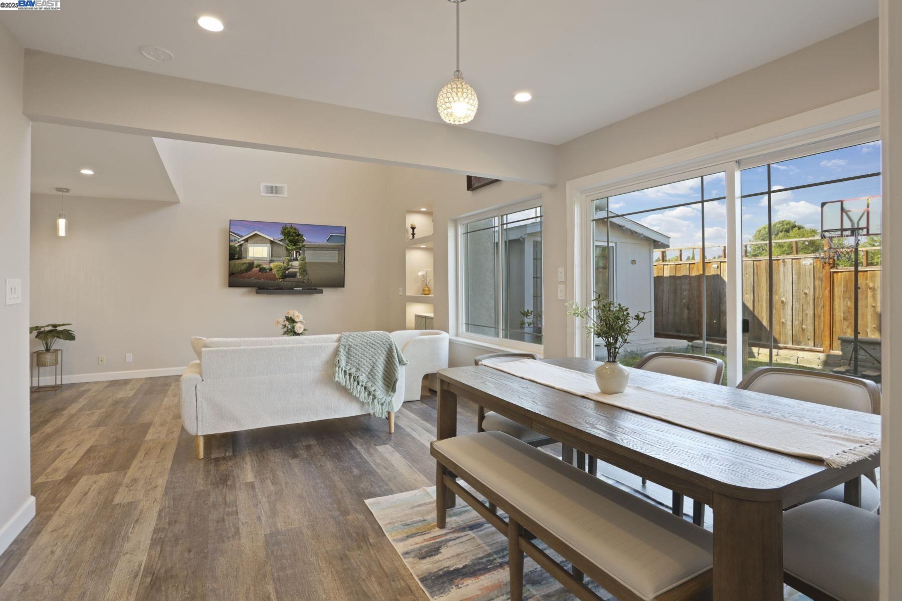 Detail Gallery Image 10 of 49 For 10034 Foxboro Cir, San Ramon,  CA 94583 - 3 Beds | 2 Baths