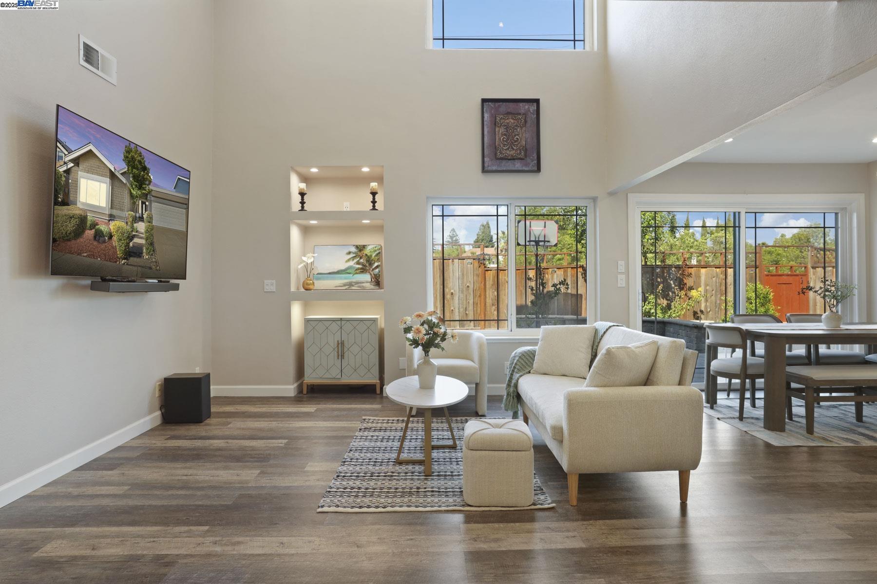 Detail Gallery Image 5 of 49 For 10034 Foxboro Cir, San Ramon,  CA 94583 - 3 Beds | 2 Baths