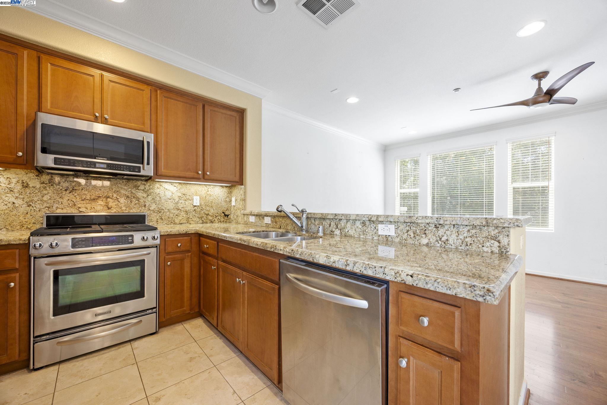 Detail Gallery Image 14 of 25 For 185 Heligan Ln #9,  Livermore,  CA 94551 - 2 Beds | 2 Baths