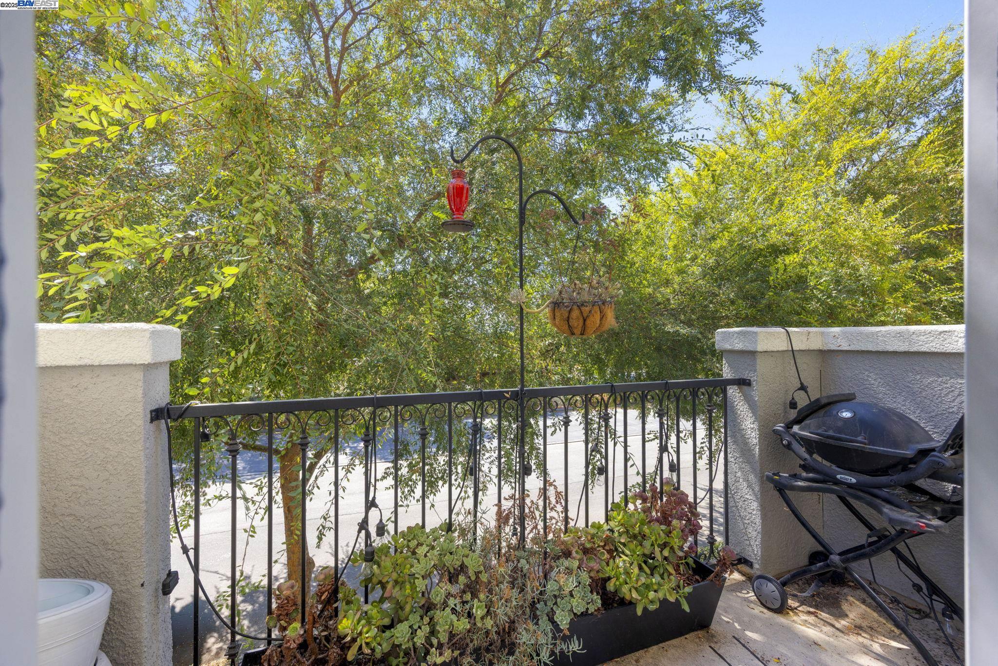 Detail Gallery Image 5 of 25 For 185 Heligan Ln #9,  Livermore,  CA 94551 - 2 Beds | 2 Baths