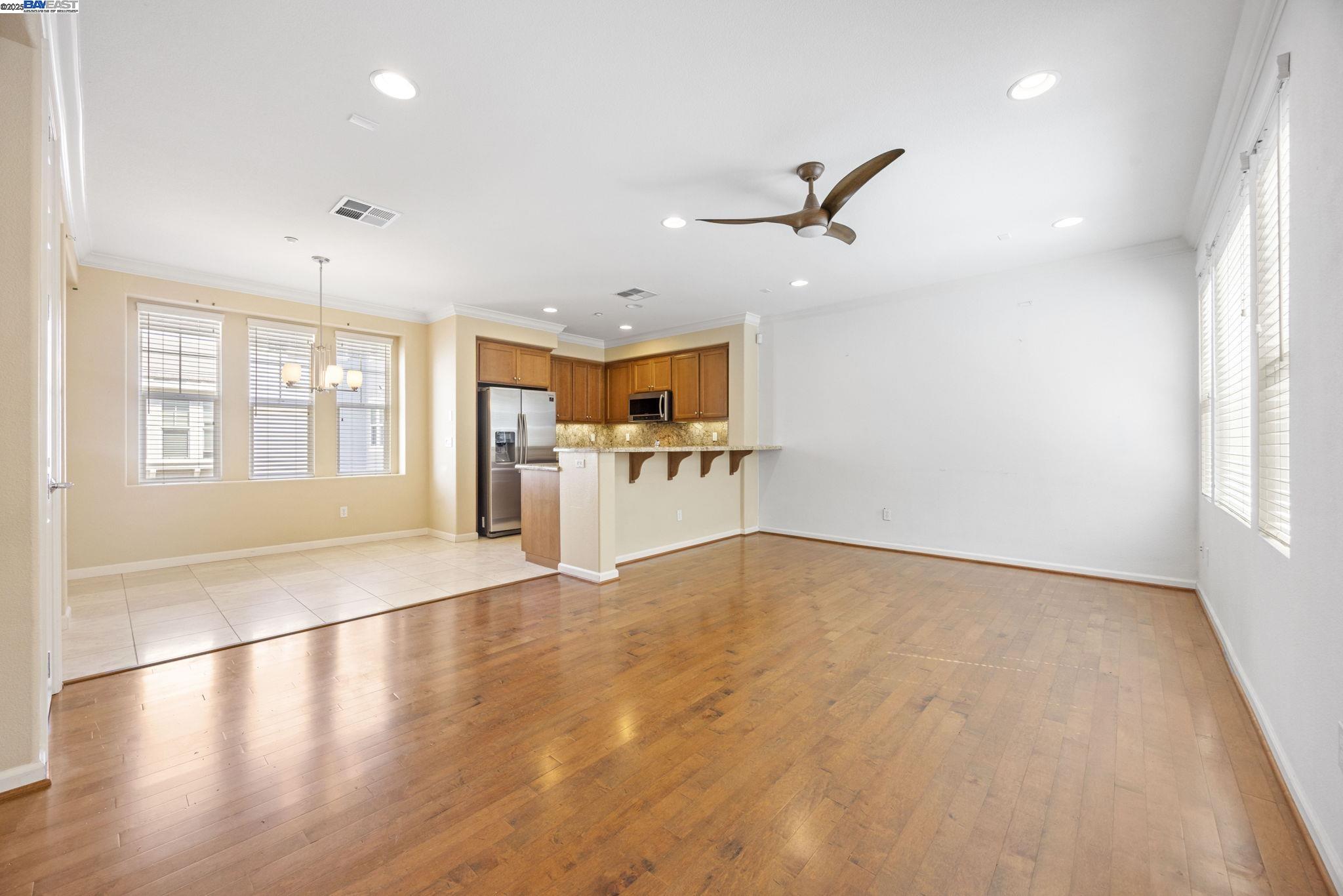 Detail Gallery Image 8 of 25 For 185 Heligan Ln #9,  Livermore,  CA 94551 - 2 Beds | 2 Baths