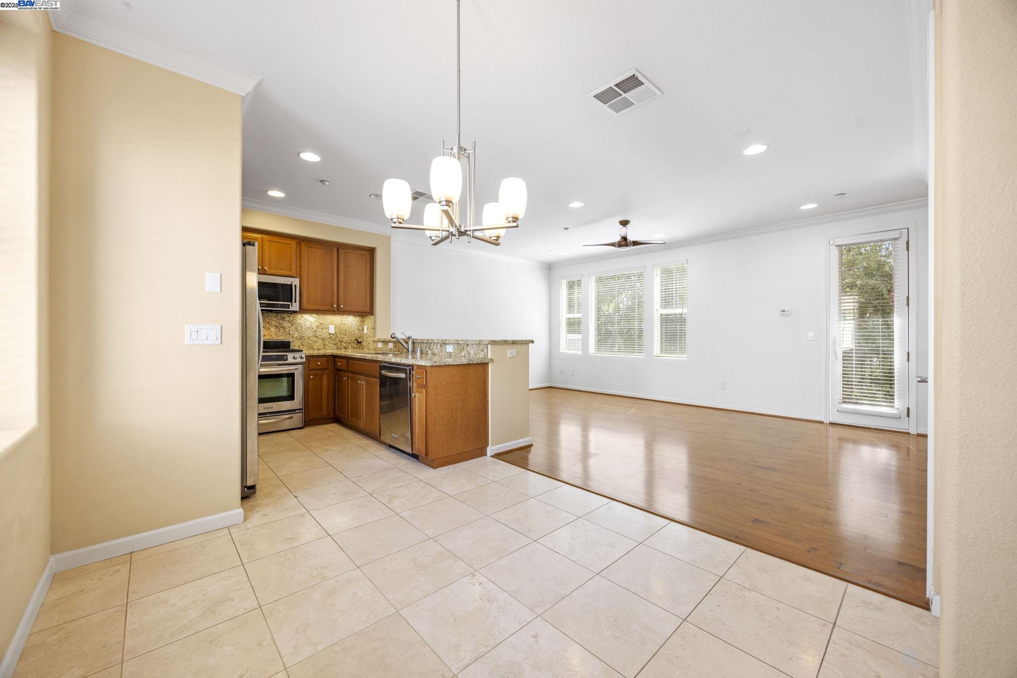 Detail Gallery Image 10 of 25 For 185 Heligan Ln #9,  Livermore,  CA 94551 - 2 Beds | 2 Baths