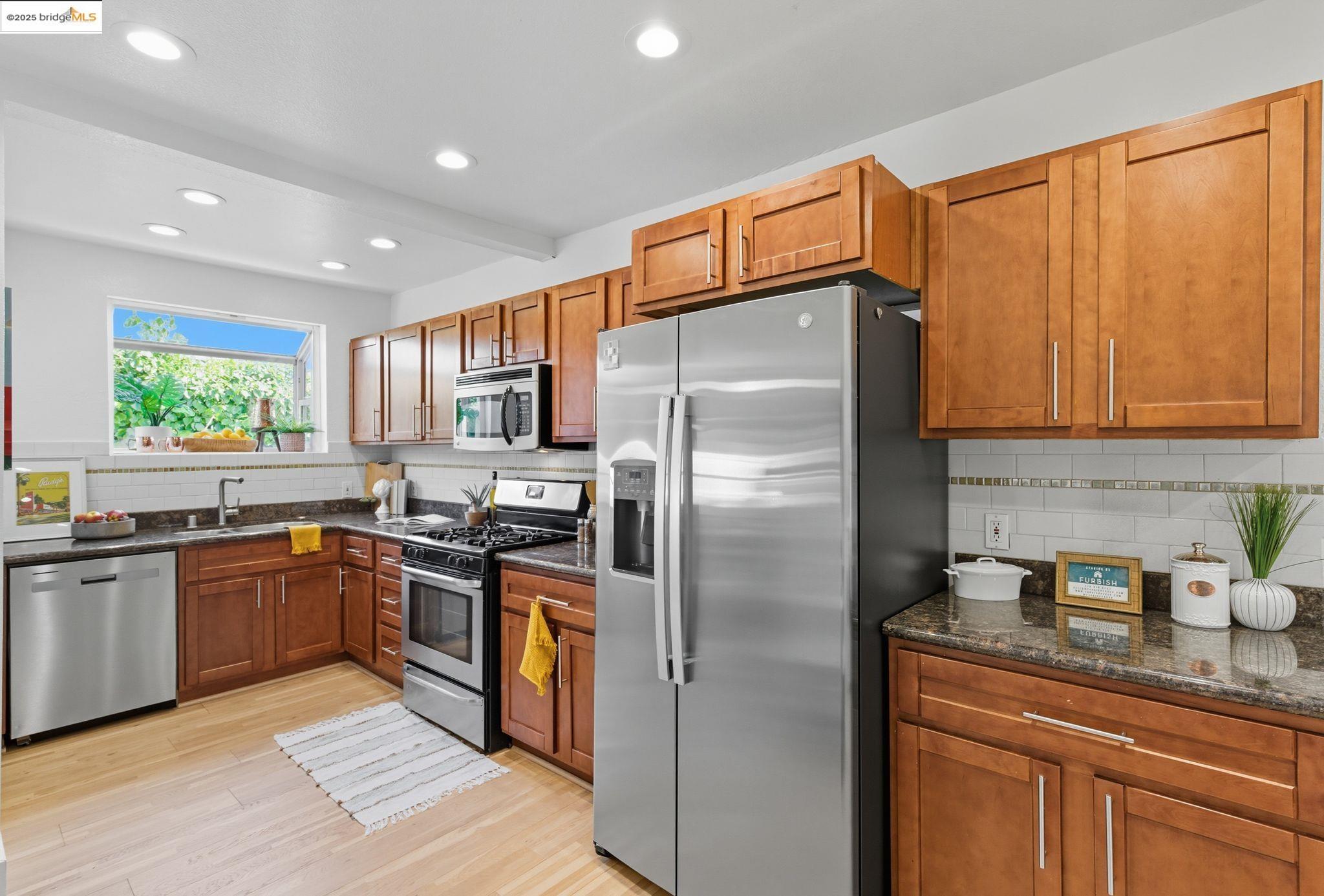 Detail Gallery Image 11 of 35 For 5315 Camden St, Oakland,  CA 94619 - 2 Beds | 1 Baths