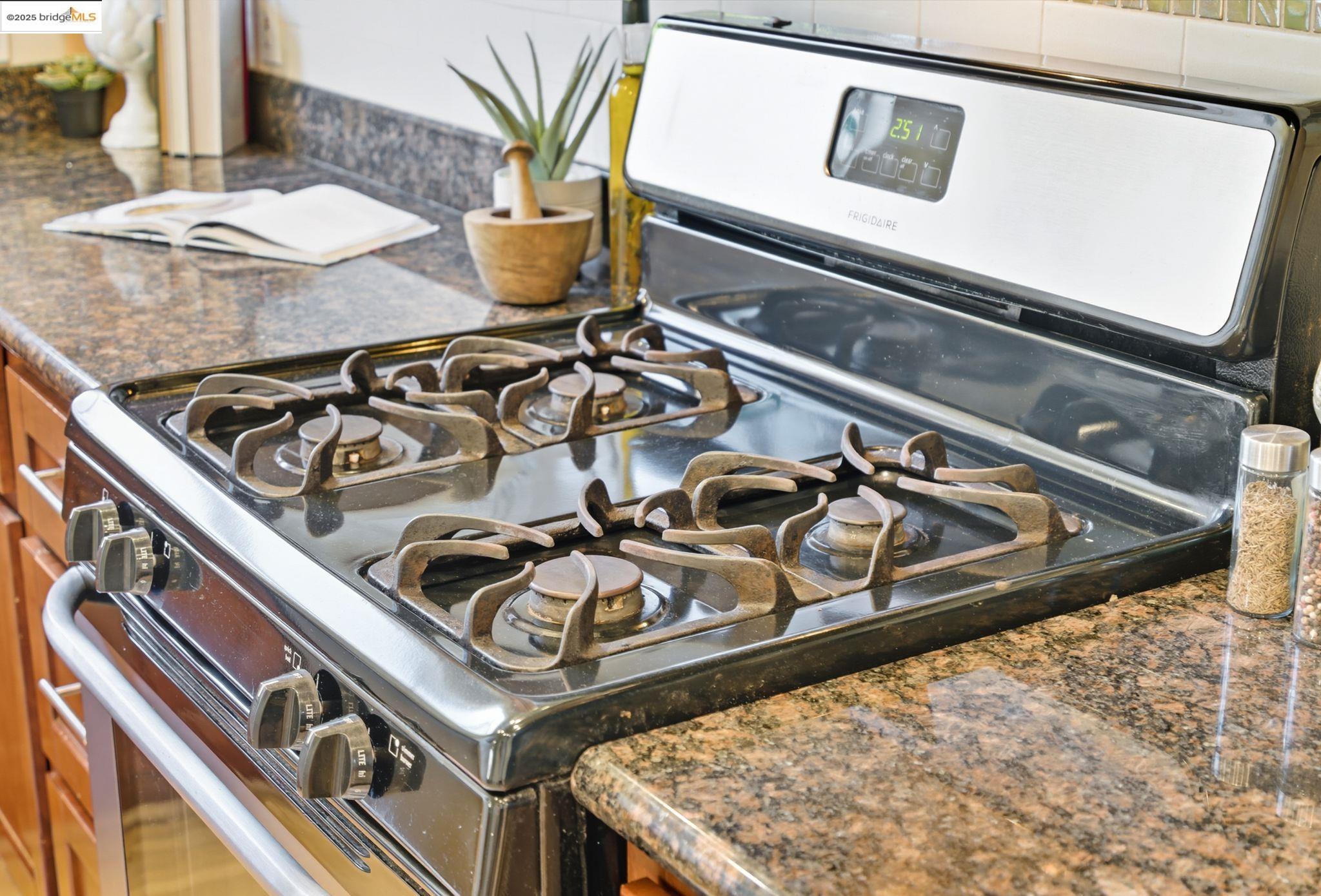 Detail Gallery Image 14 of 35 For 5315 Camden St, Oakland,  CA 94619 - 2 Beds | 1 Baths