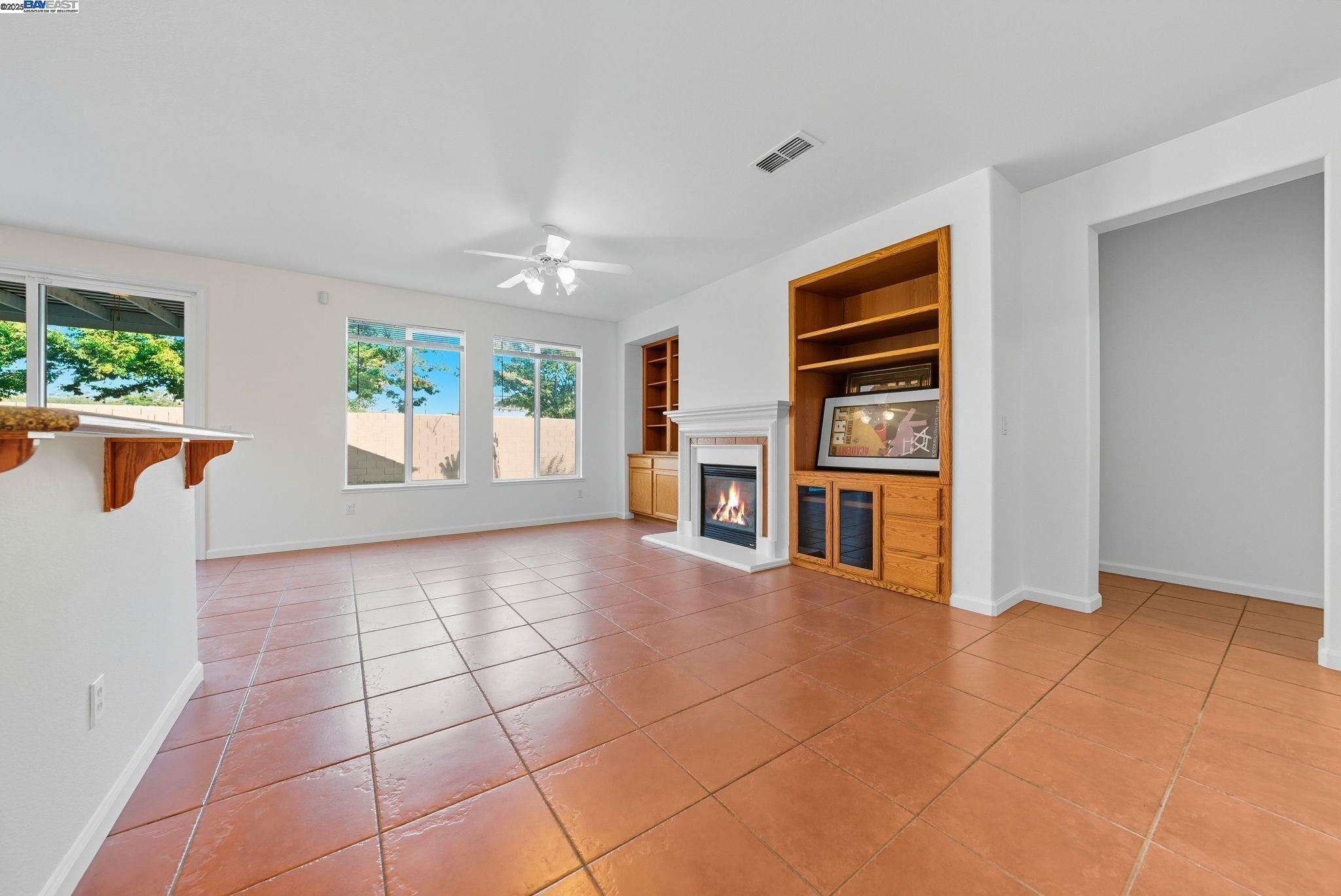 Detail Gallery Image 11 of 49 For 775 Sweetwood Ln, Patterson,  CA 95363 - 5 Beds | 3/1 Baths