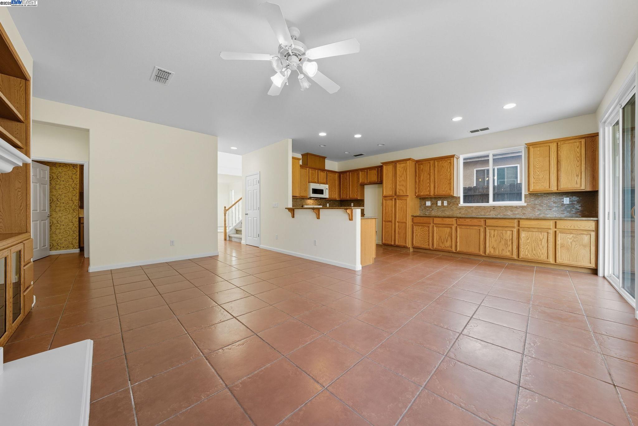 Detail Gallery Image 12 of 49 For 775 Sweetwood Ln, Patterson,  CA 95363 - 5 Beds | 3/1 Baths