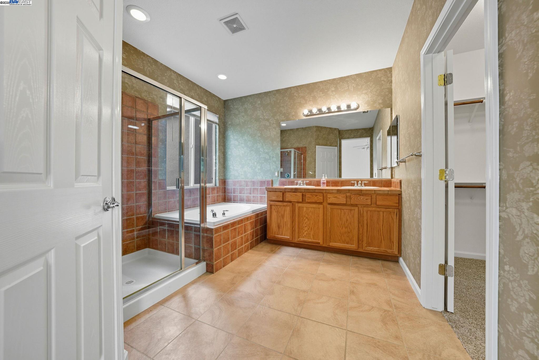 Detail Gallery Image 19 of 49 For 775 Sweetwood Ln, Patterson,  CA 95363 - 5 Beds | 3/1 Baths