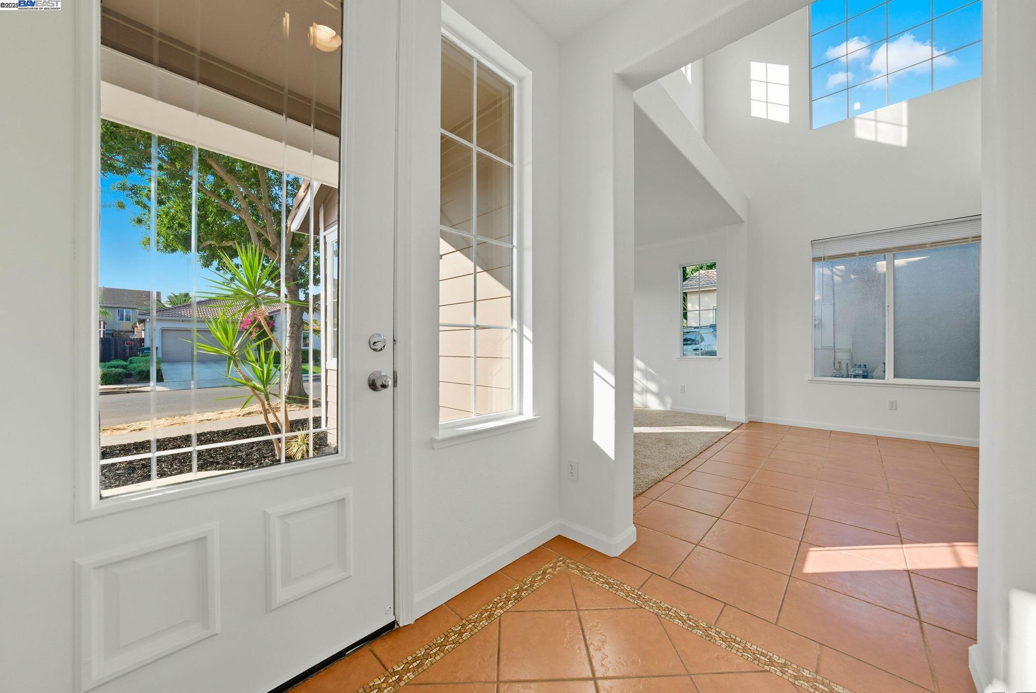 Detail Gallery Image 5 of 49 For 775 Sweetwood Ln, Patterson,  CA 95363 - 5 Beds | 3/1 Baths