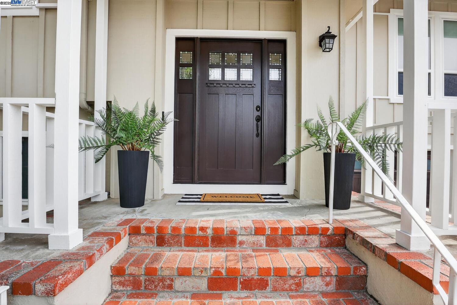 Detail Gallery Image 2 of 45 For 3274 Red Leaf Ct, Hayward,  CA 94542 - 5 Beds | 3 Baths